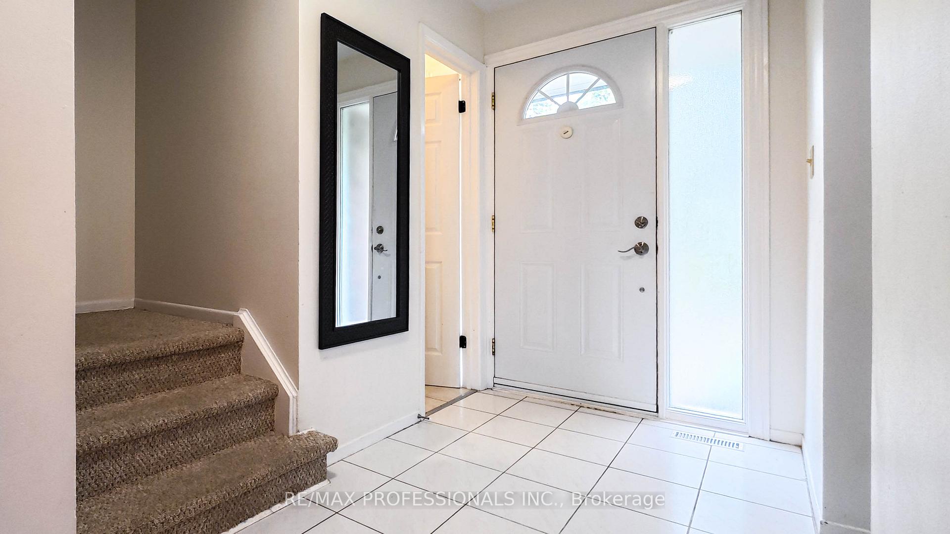 Photo 3 of Unit 27, 1 Wootten Way S, Markham, Sherwood-Amberglen — HOMEH