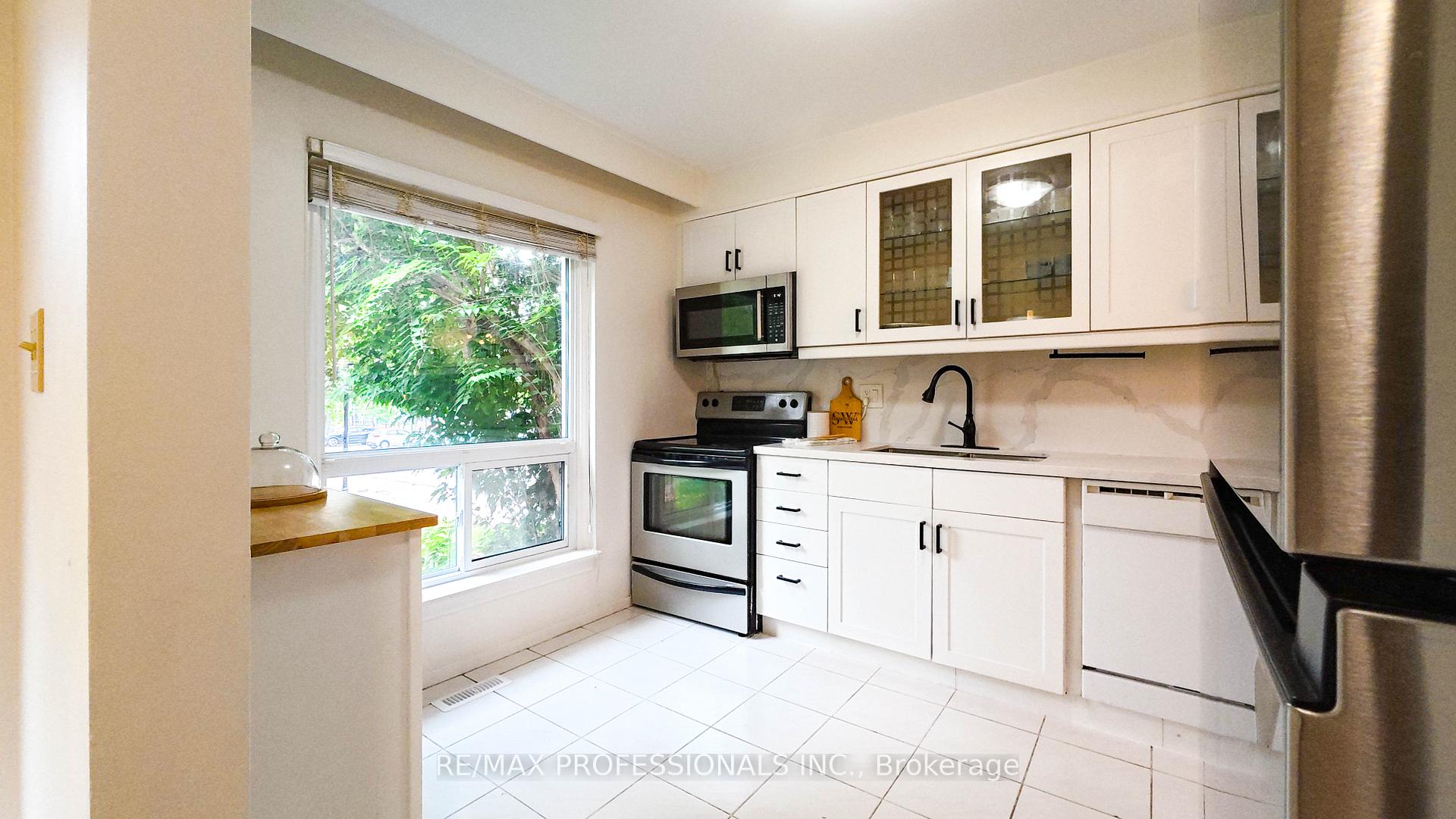 Photo 4 of Unit 27, 1 Wootten Way S, Markham, Sherwood-Amberglen — HOMEH