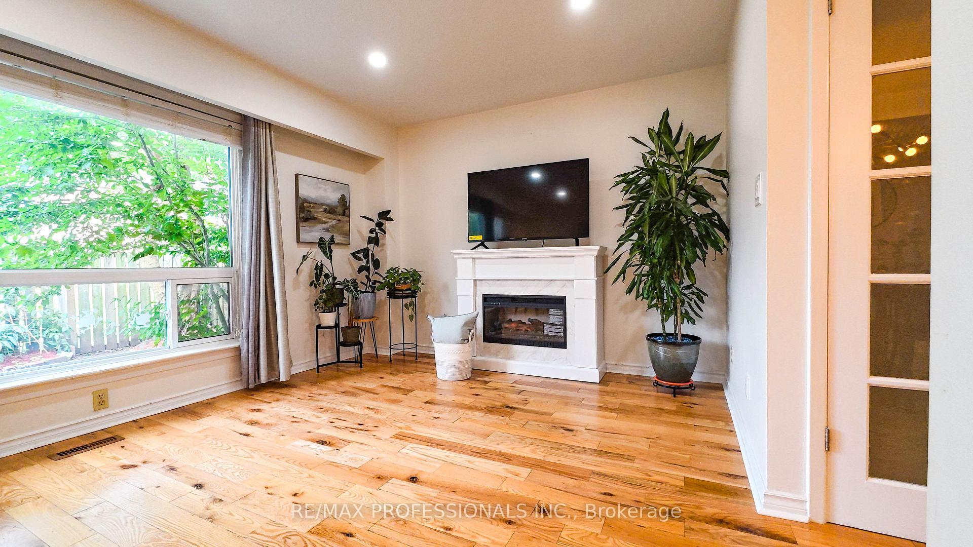 Photo 11 of Unit 27, 1 Wootten Way S, Markham, Sherwood-Amberglen — HOMEH