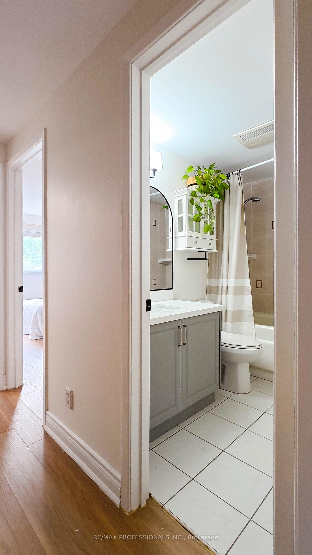Photo 26 of Unit 27, 1 Wootten Way S, Markham, Sherwood-Amberglen — HOMEH