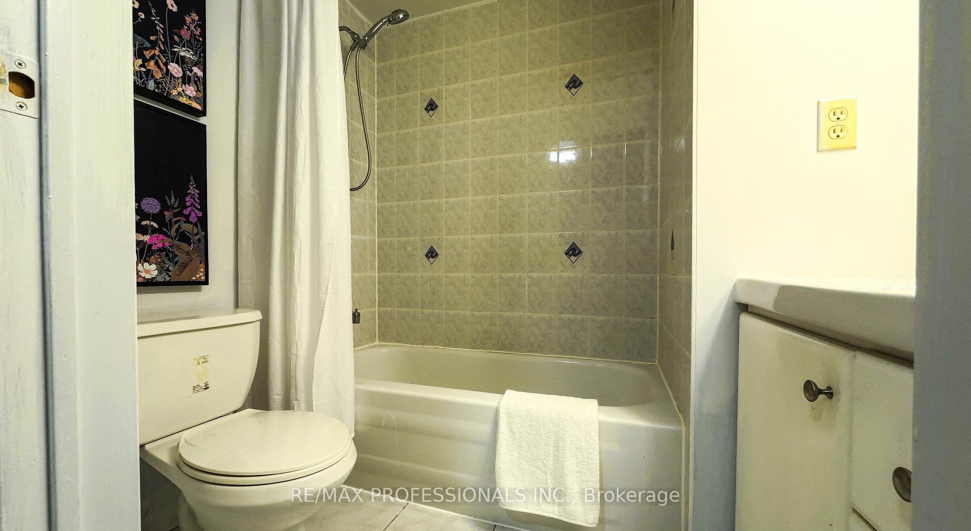 Photo 33 of Unit 27, 1 Wootten Way S, Markham, Sherwood-Amberglen — HOMEH