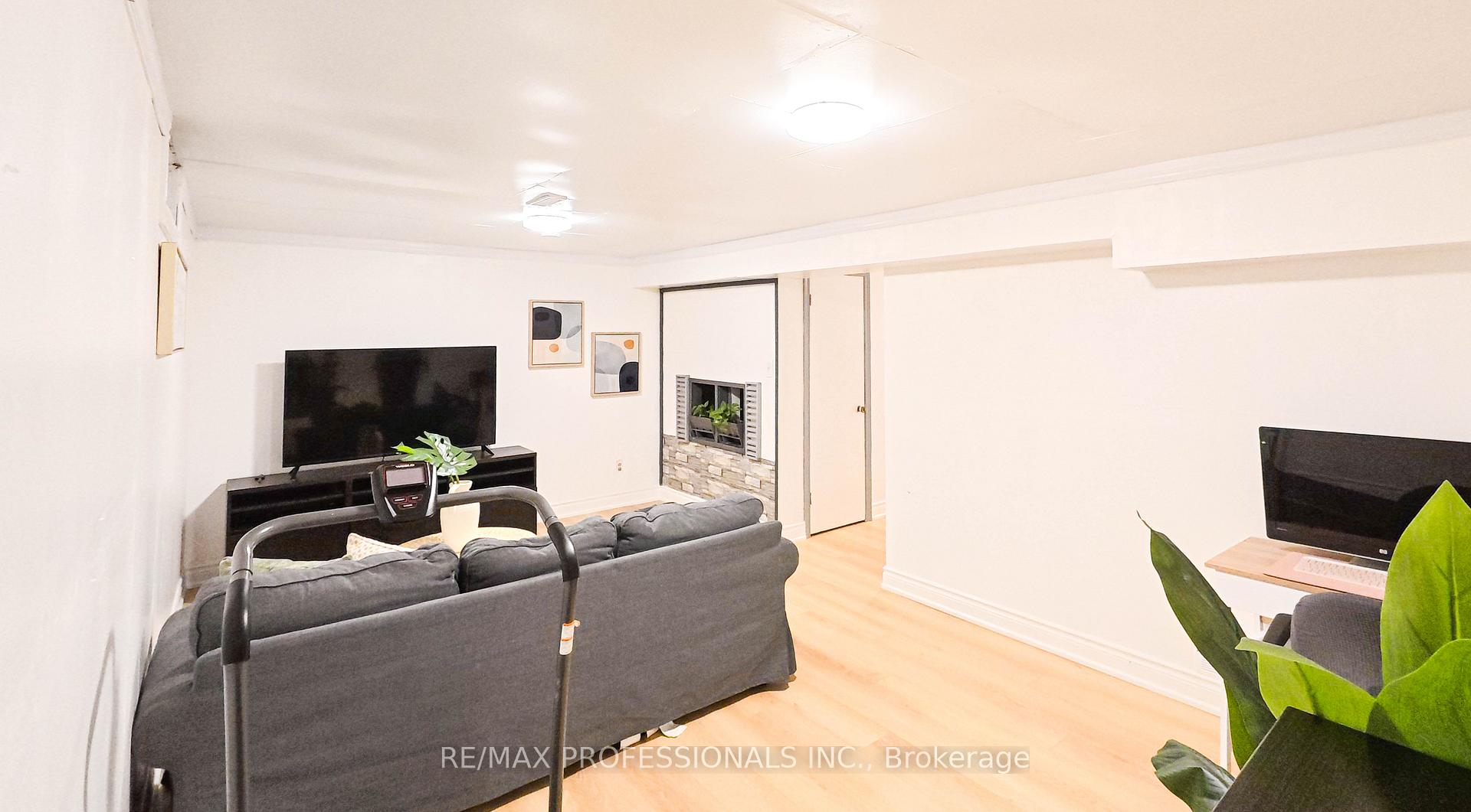 Photo 37 of Unit 27, 1 Wootten Way S, Markham, Sherwood-Amberglen — HOMEH
