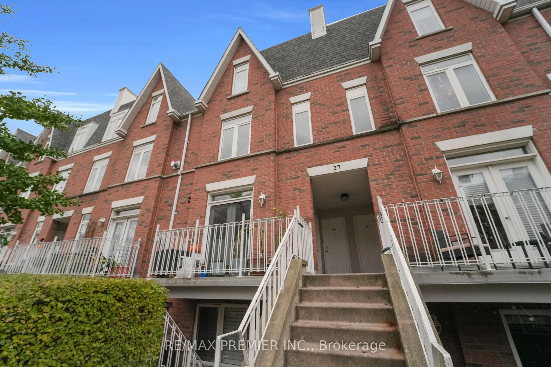 Front of Unit 2704, 27 Sudbury Street