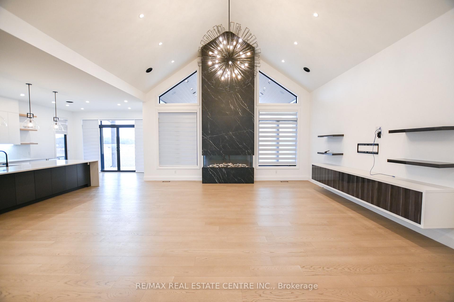 Photo 7 of Unit 3, 7325 Sunset Place, Grimsby, Grimsby Escarpment — HOMEH