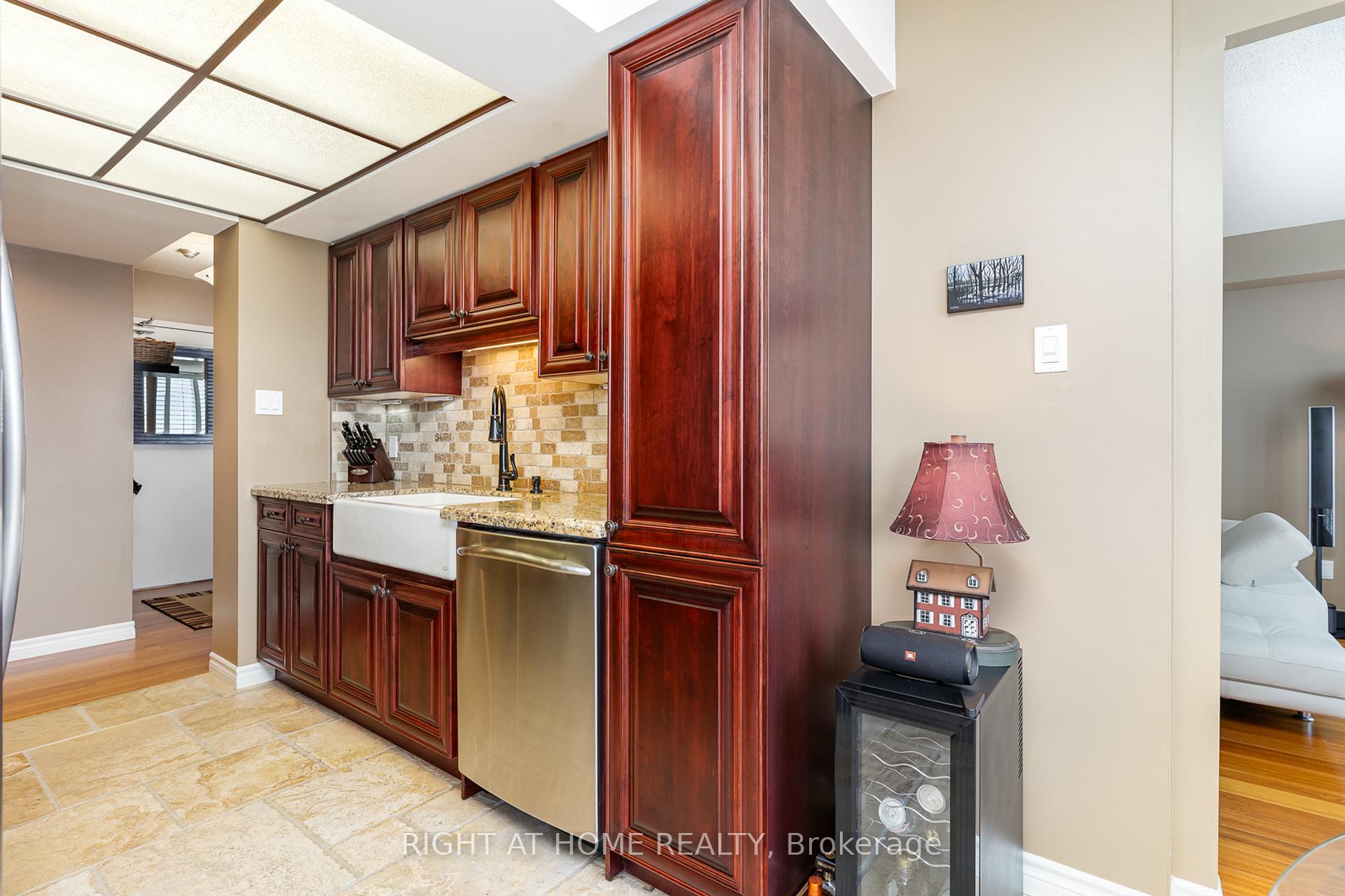 Photo 15 of Unit 911, 360 Watson Street, Whitby, Port Whitby — HOMEH