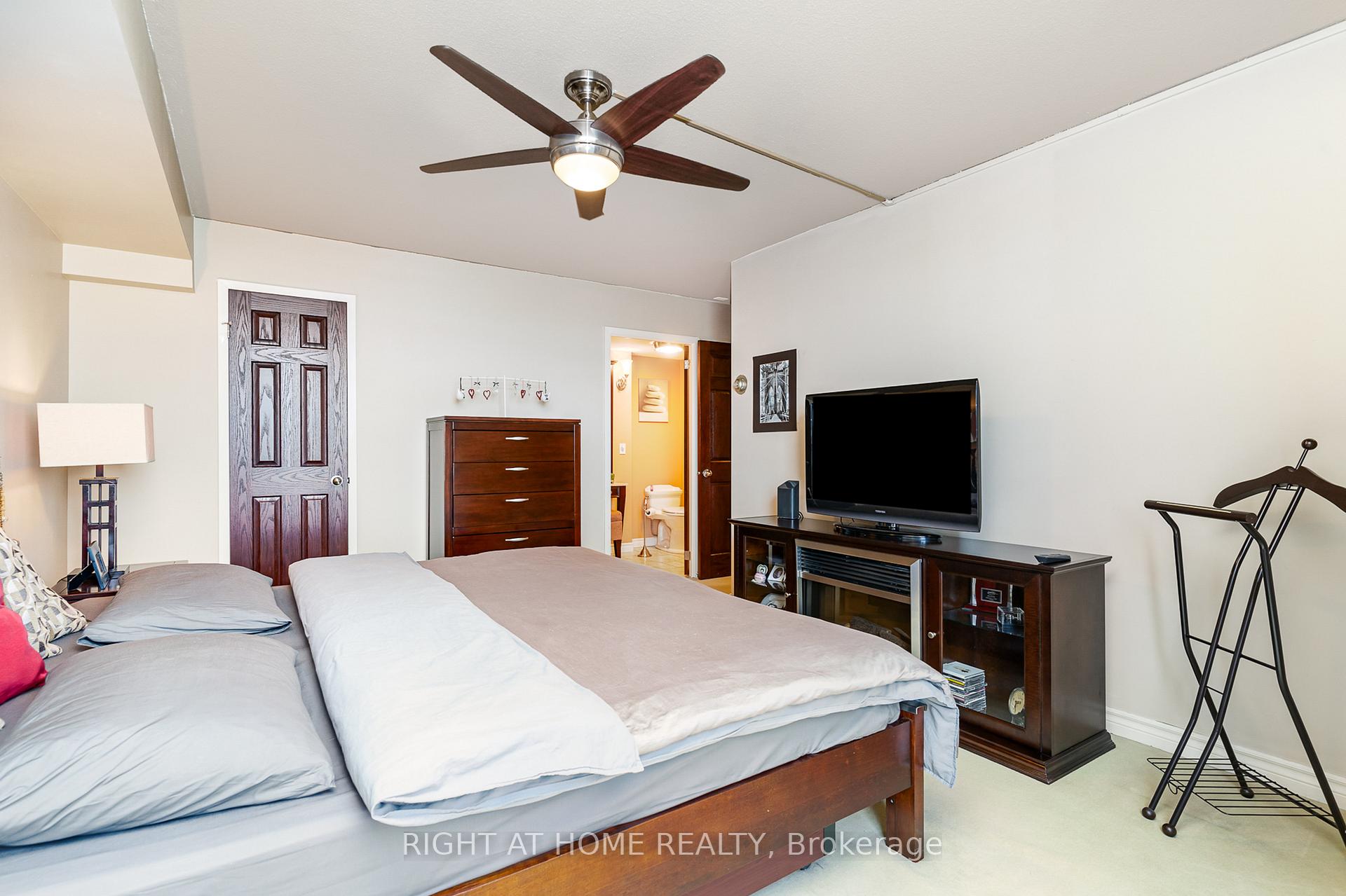 Photo 24 of Unit 911, 360 Watson Street, Whitby, Port Whitby — HOMEH