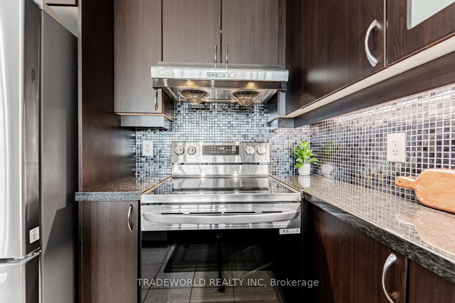 Photo 5 of Unit 707, 39 Upper Duke Crescent, Markham, Unionville — HOMEH