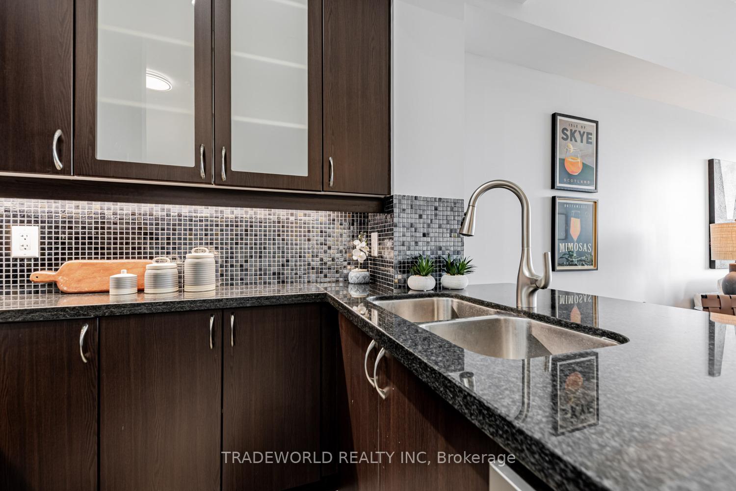 Photo 6 of Unit 707, 39 Upper Duke Crescent, Markham, Unionville — HOMEH