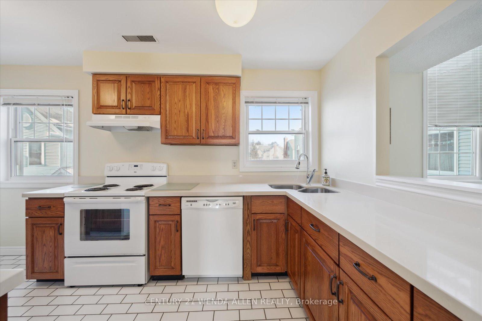 Photo 10 of Unit I8, 1659 Nash Road, Clarington, Courtice — HOMEH