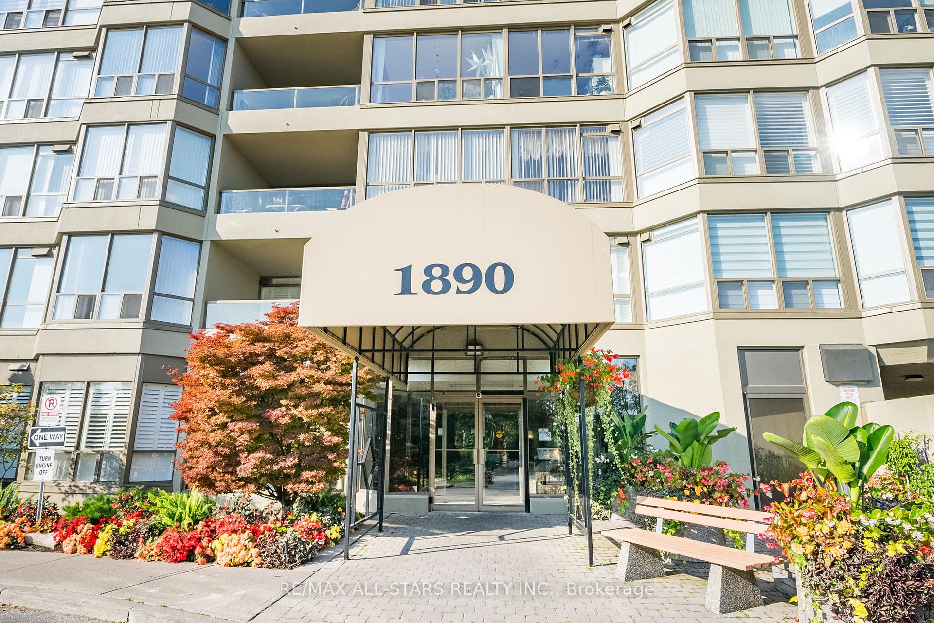 Front of Unit 806, 1890 Valley Farm Road