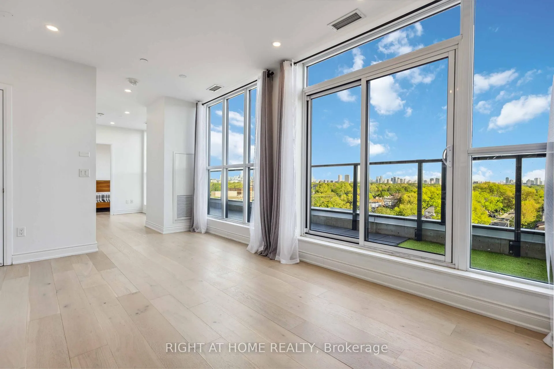 Photo 3 of Unit PH801, 2301 Danforth Avenue S, Toronto, East End-Danforth — HOMEH