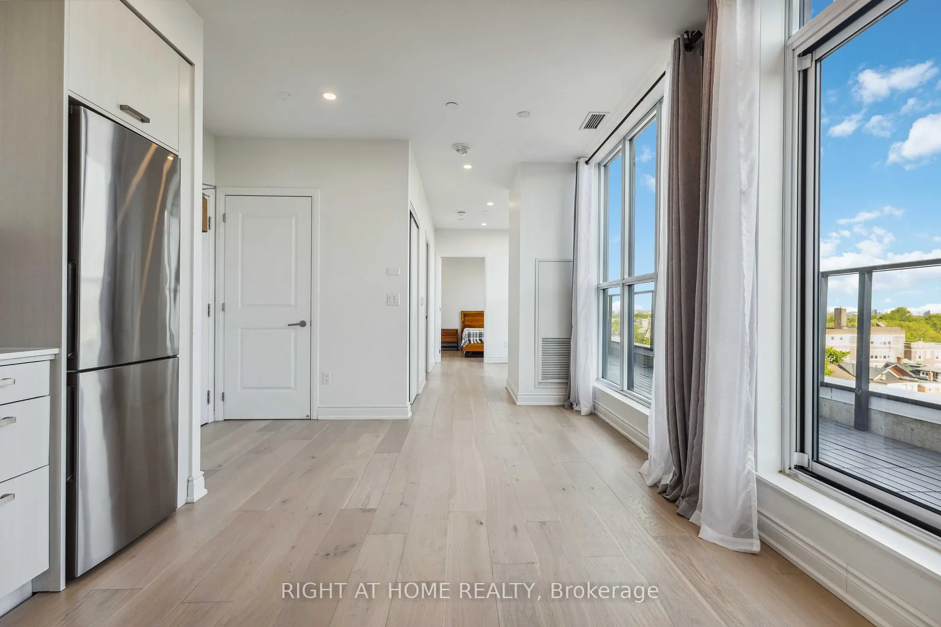 Photo 7 of Unit PH801, 2301 Danforth Avenue S, Toronto, East End-Danforth — HOMEH