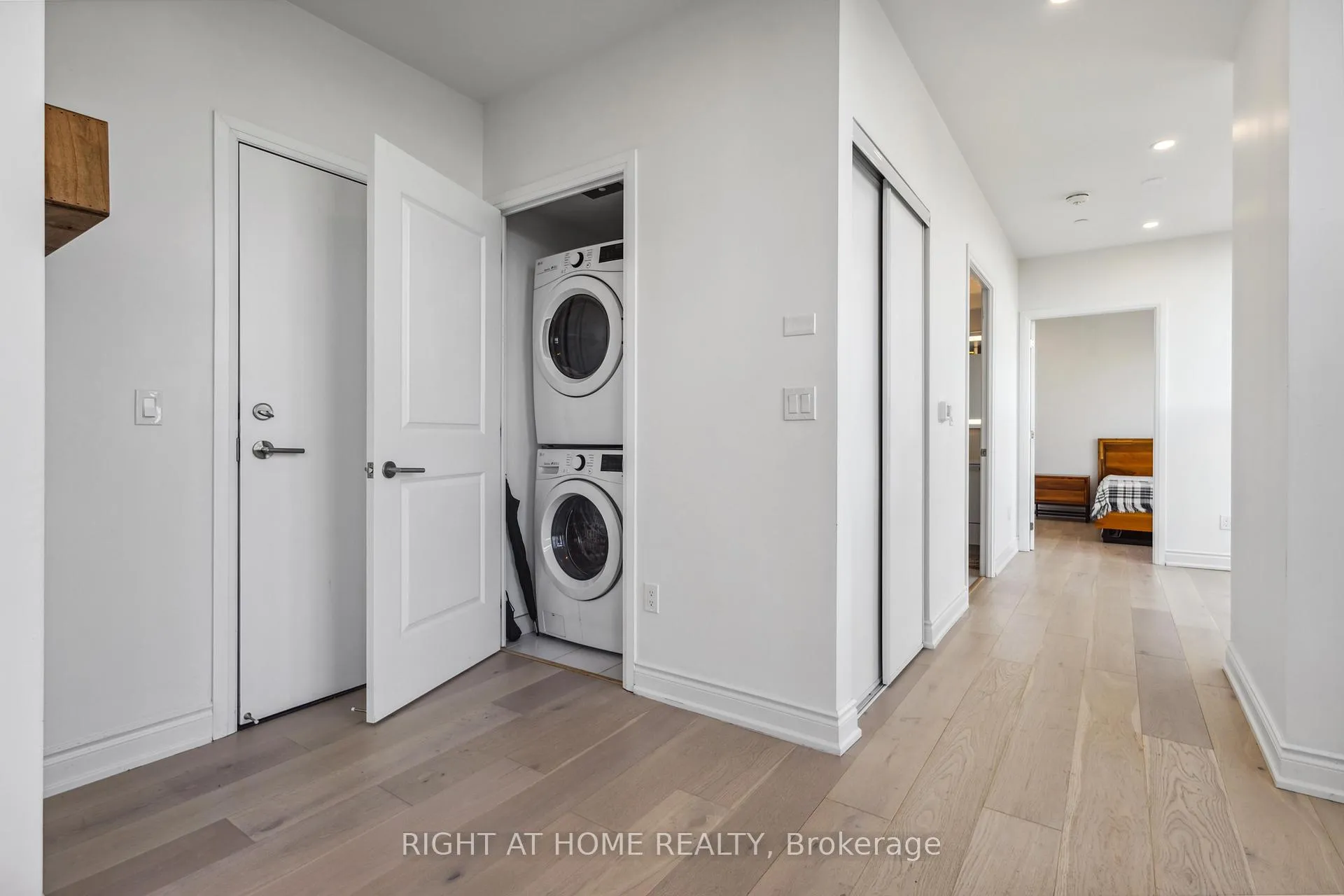 Photo 8 of Unit PH801, 2301 Danforth Avenue S, Toronto, East End-Danforth — HOMEH