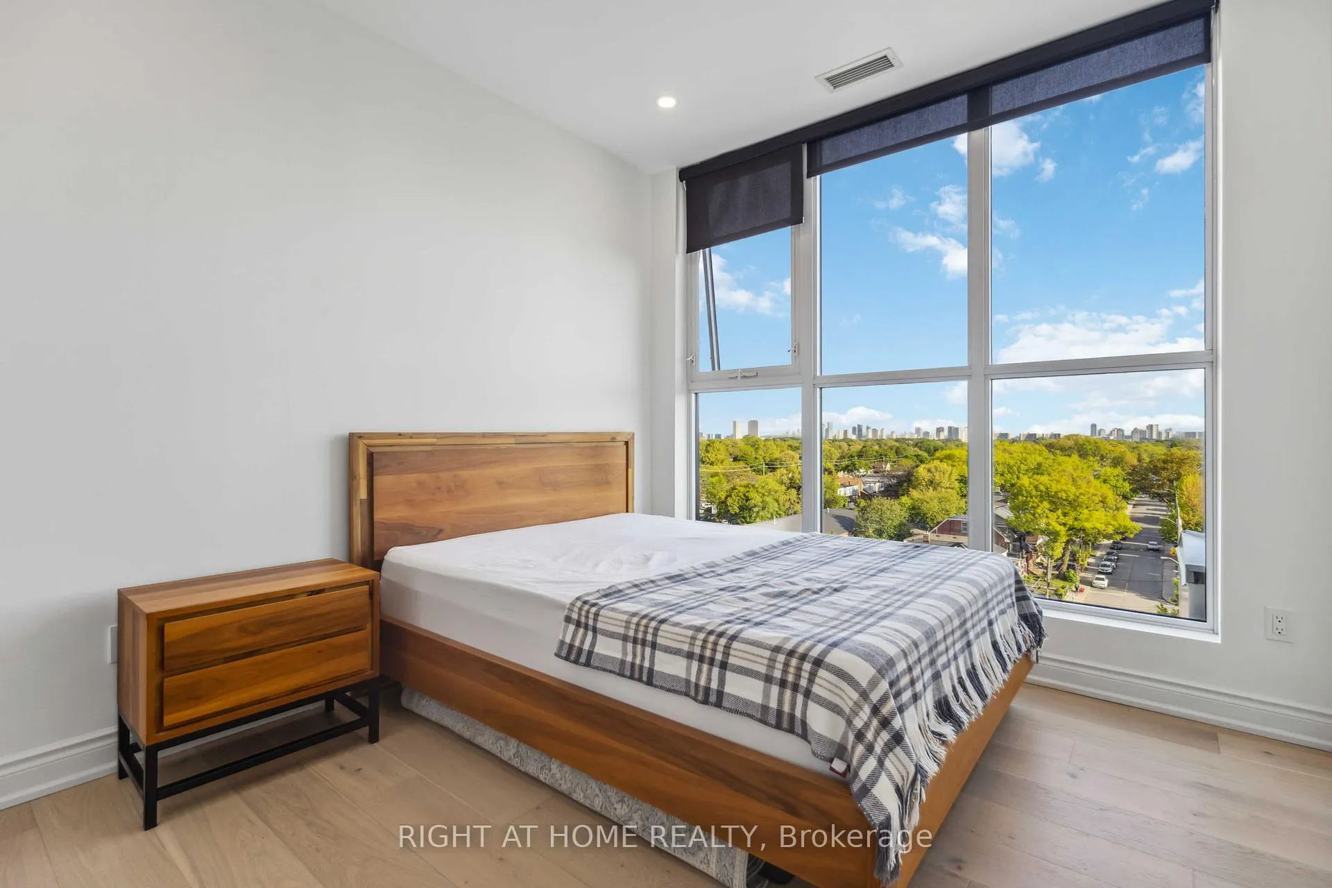 Photo 10 of Unit PH801, 2301 Danforth Avenue S, Toronto, East End-Danforth — HOMEH