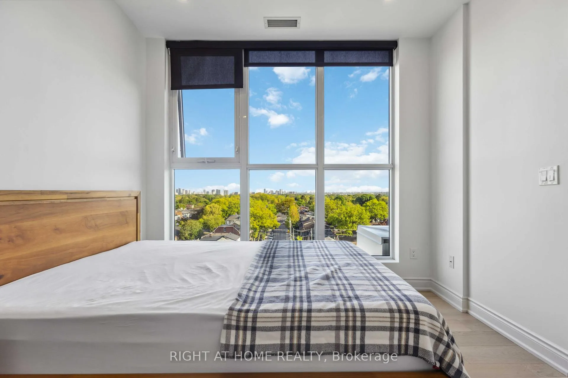 Photo 11 of Unit PH801, 2301 Danforth Avenue S, Toronto, East End-Danforth — HOMEH