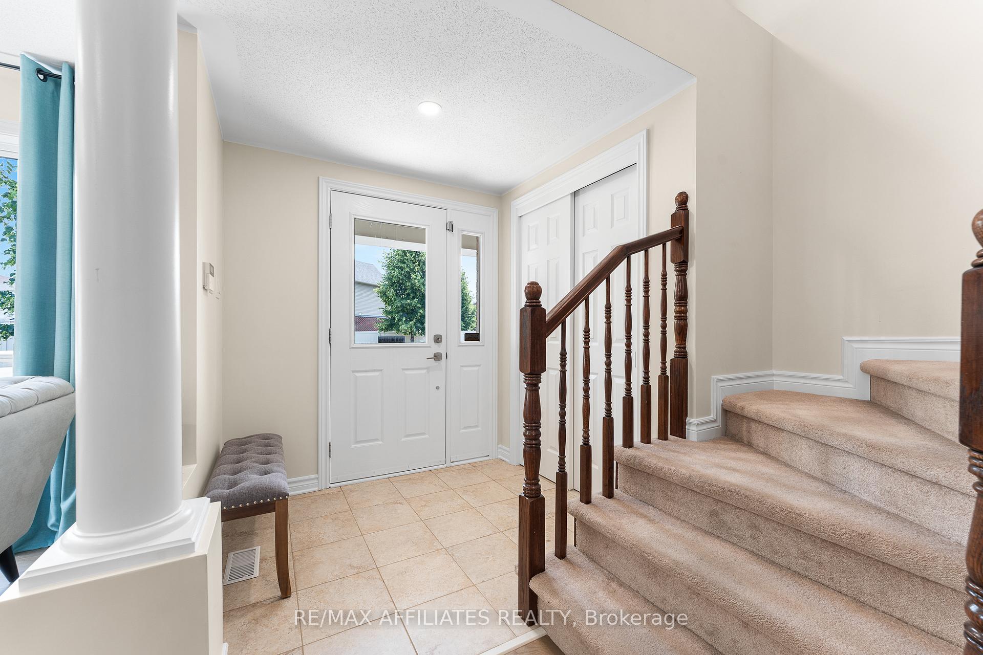 Photo 4 of 50 Cormack Circle, Ottawa, Barrhaven - Strandherd — HOMEH