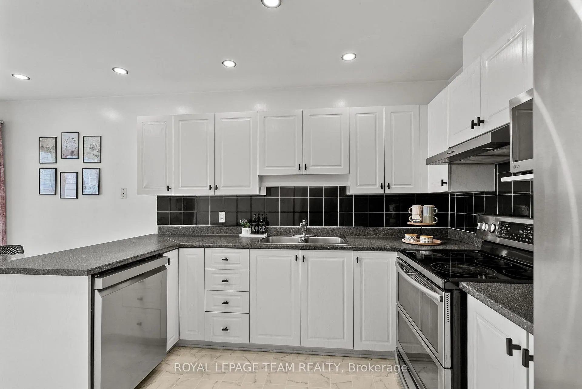 Photo 15 of 5 Milner Downs Crescent, Ottawa, Kanata - Emerald Meadows/Trailwest — HOMEH