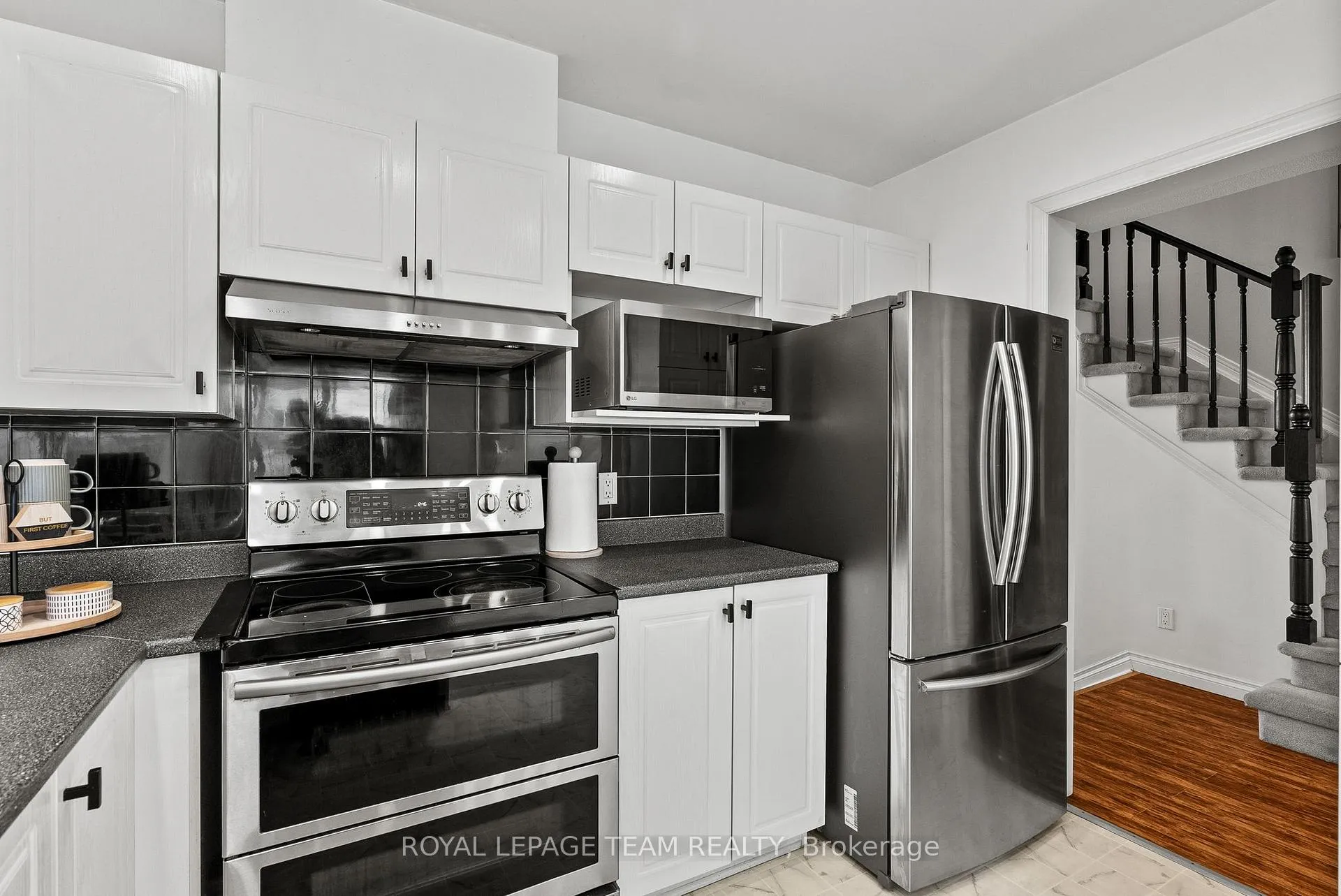 Photo 16 of 5 Milner Downs Crescent, Ottawa, Kanata - Emerald Meadows/Trailwest — HOMEH