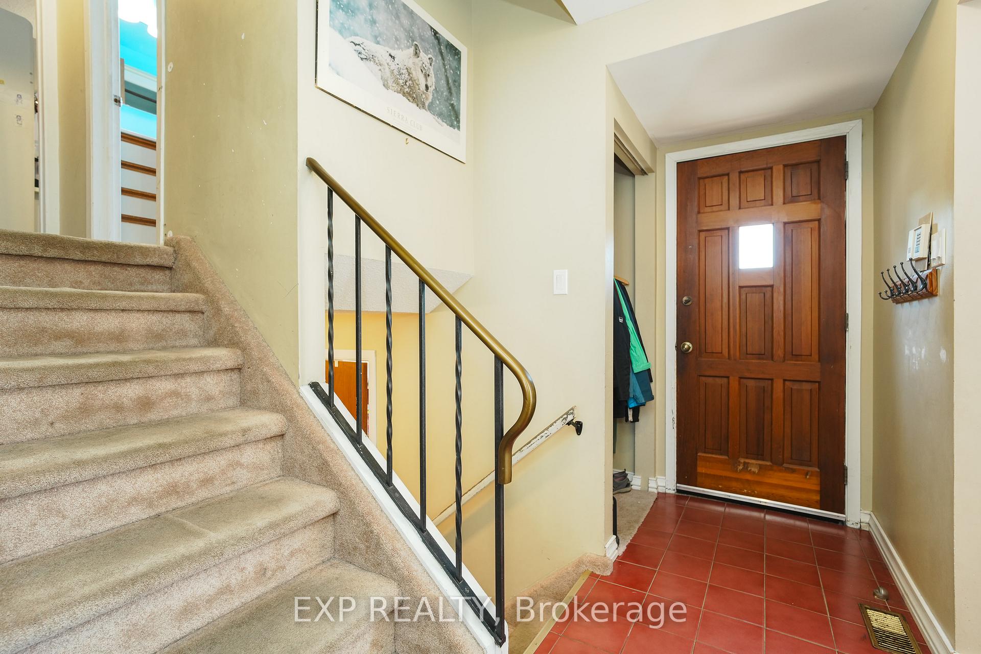 Photo 2 of 36 Keewatin Crescent, Ottawa, Borden Farm/Stewart Farm/Carleton Heights/Parkwood Hills — HOMEH