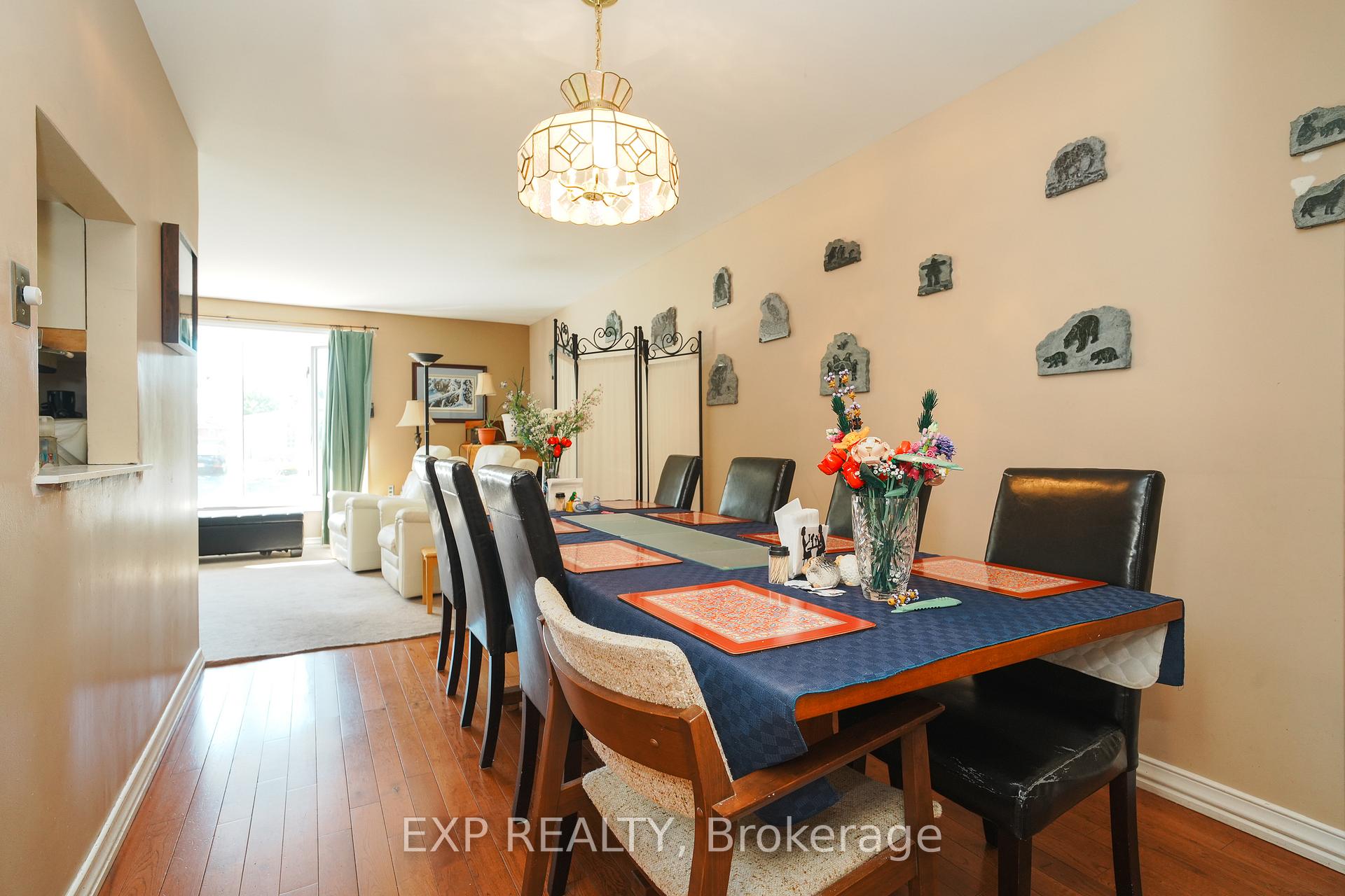 Photo 6 of 36 Keewatin Crescent, Ottawa, Borden Farm/Stewart Farm/Carleton Heights/Parkwood Hills — HOMEH