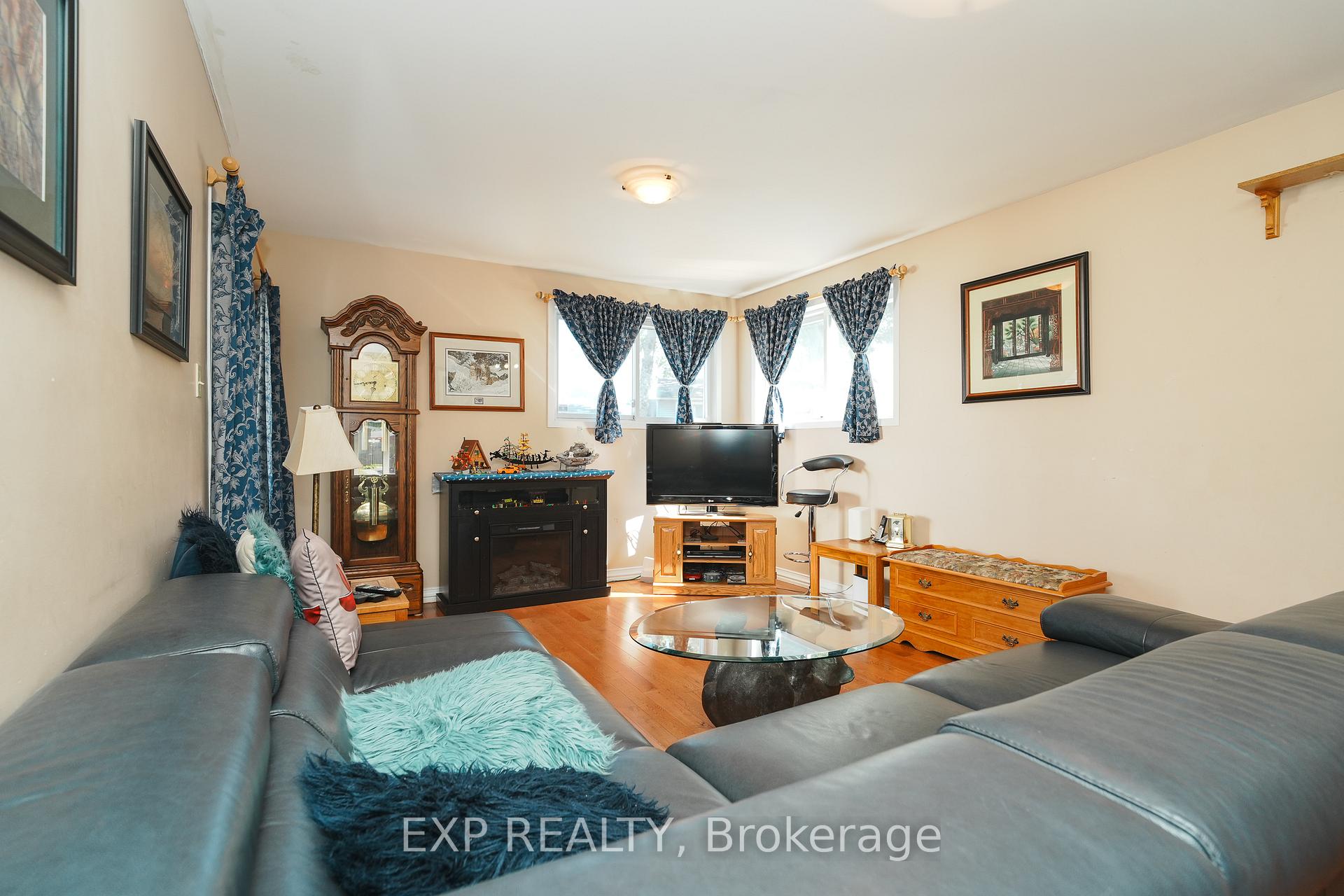 Photo 8 of 36 Keewatin Crescent, Ottawa, Borden Farm/Stewart Farm/Carleton Heights/Parkwood Hills — HOMEH
