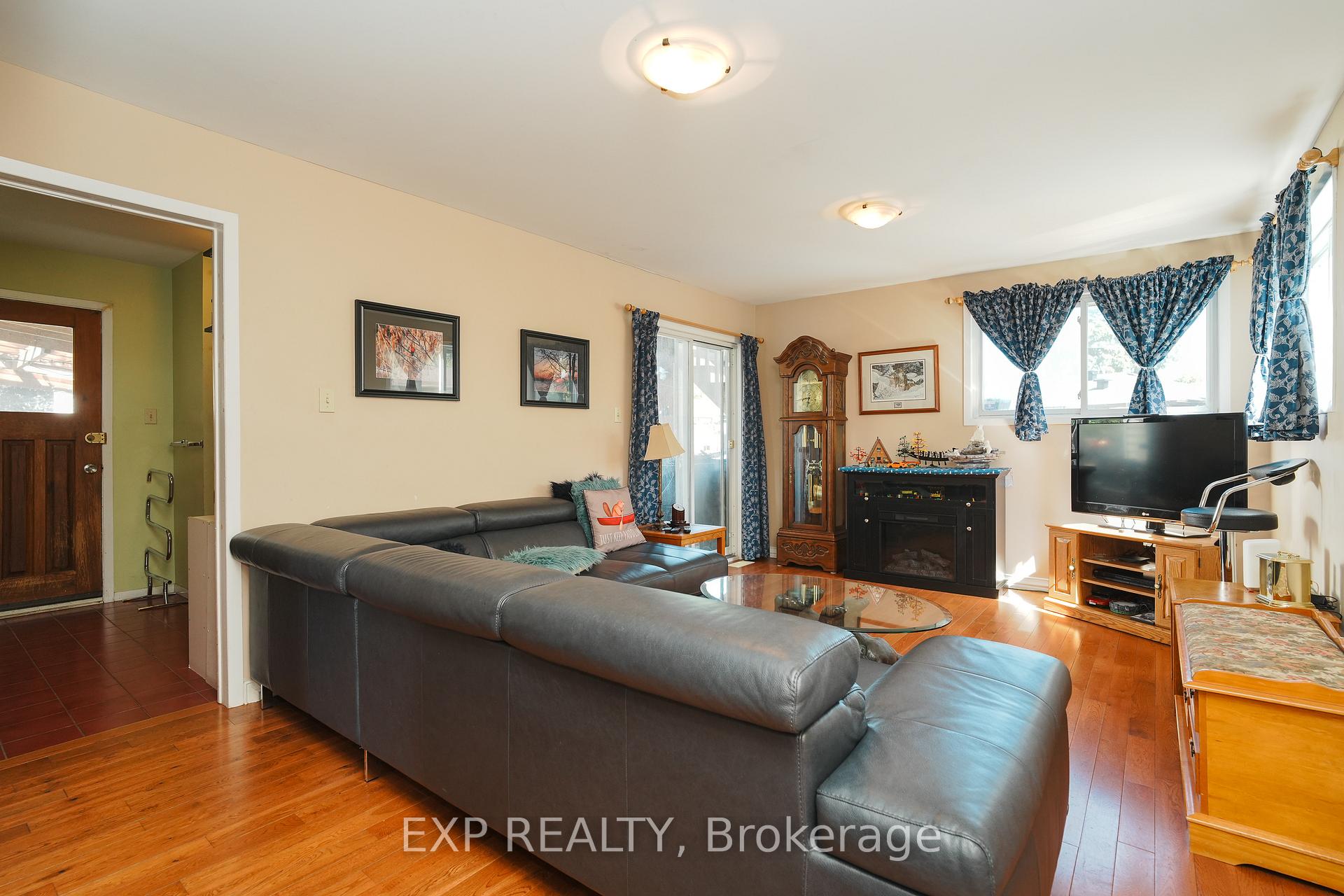 Photo 9 of 36 Keewatin Crescent, Ottawa, Borden Farm/Stewart Farm/Carleton Heights/Parkwood Hills — HOMEH