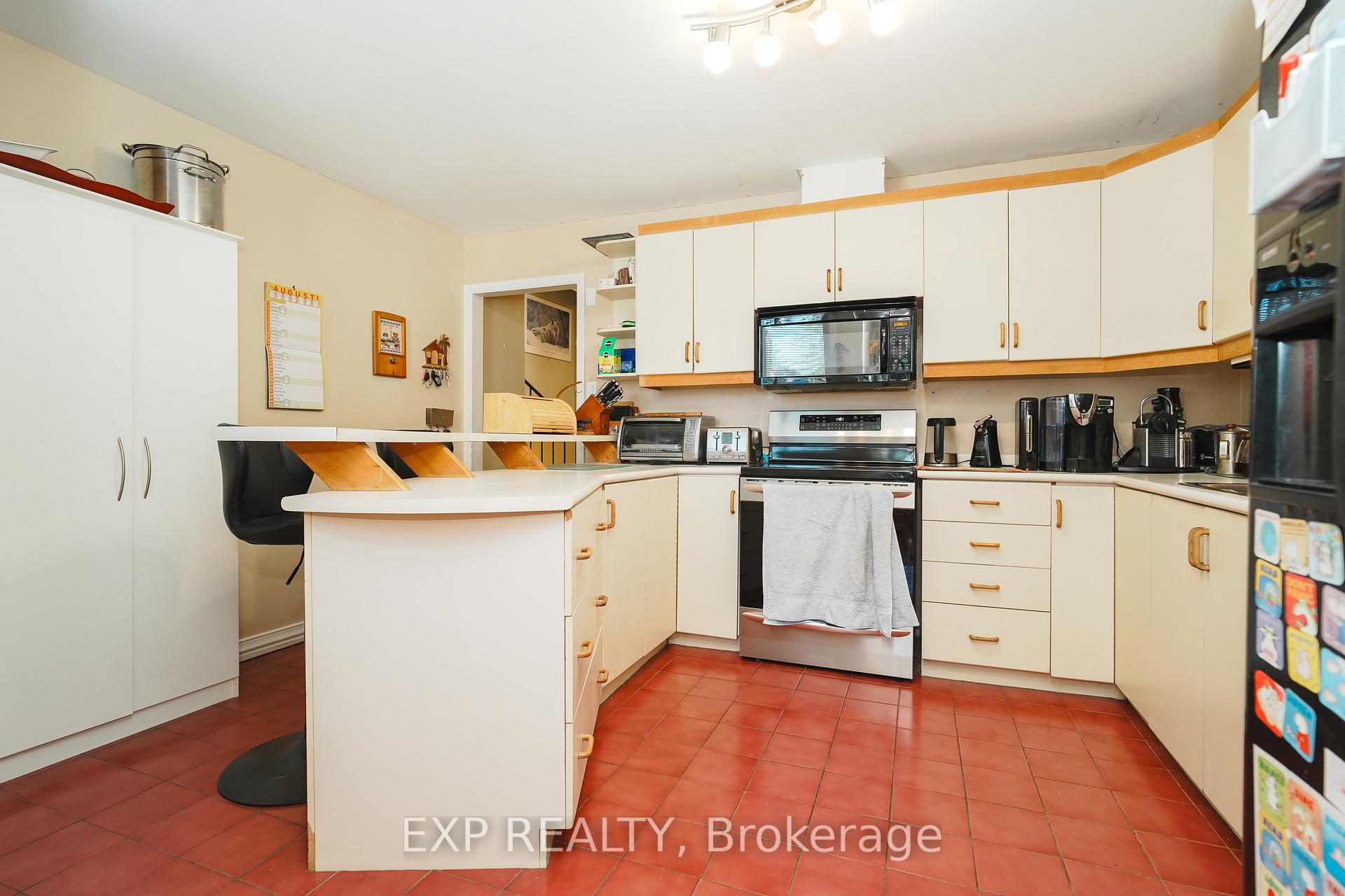 Photo 11 of 36 Keewatin Crescent, Ottawa, Borden Farm/Stewart Farm/Carleton Heights/Parkwood Hills — HOMEH