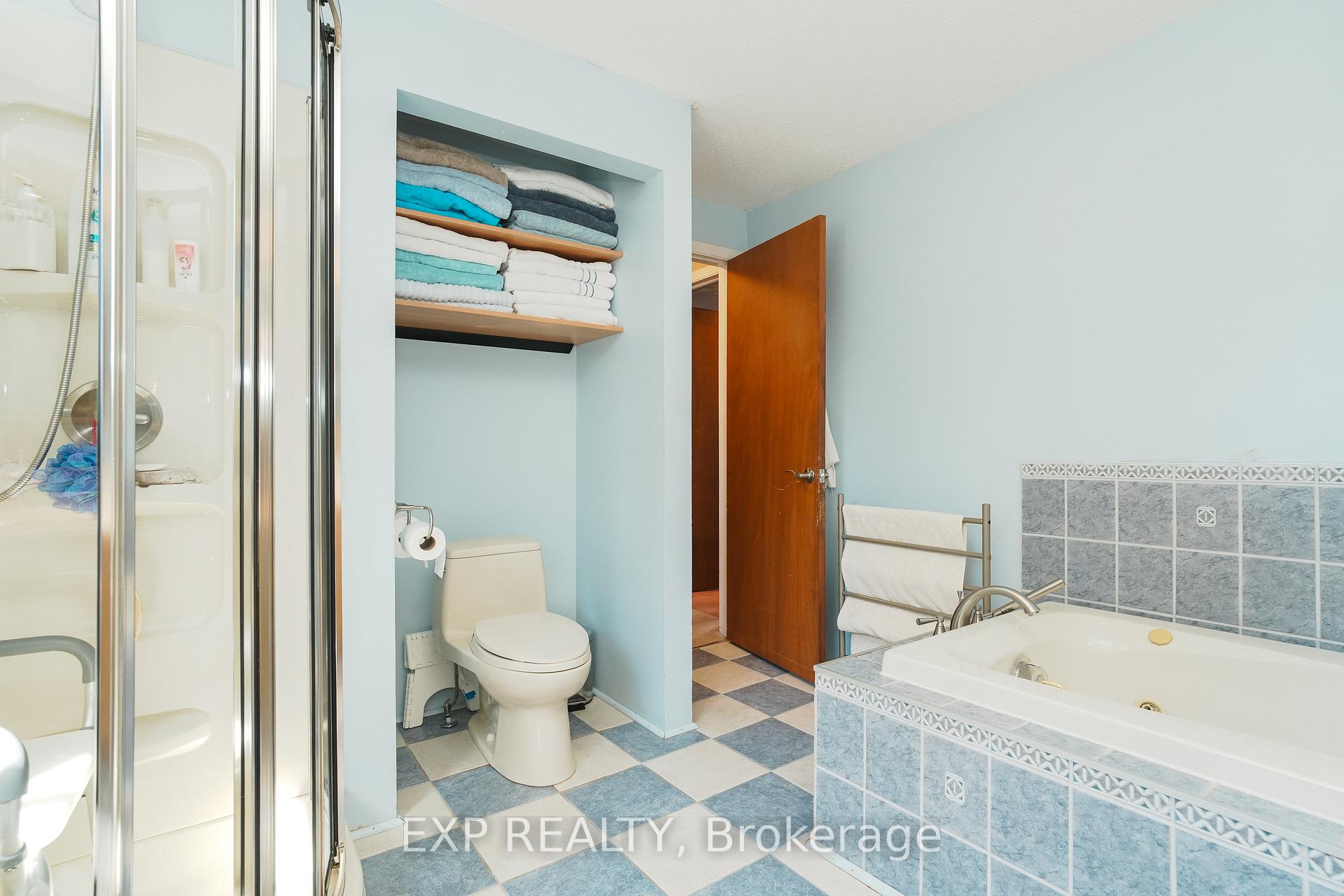 Photo 27 of 36 Keewatin Crescent, Ottawa, Borden Farm/Stewart Farm/Carleton Heights/Parkwood Hills — HOMEH