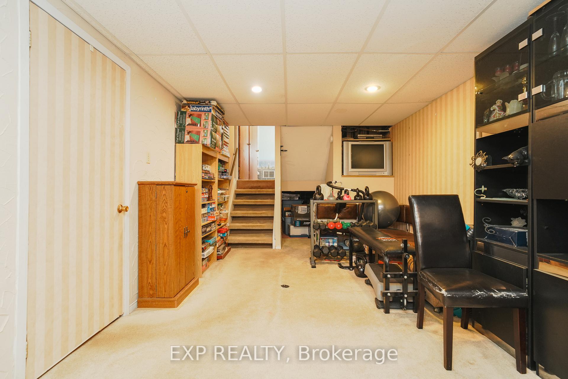 Photo 32 of 36 Keewatin Crescent, Ottawa, Borden Farm/Stewart Farm/Carleton Heights/Parkwood Hills — HOMEH