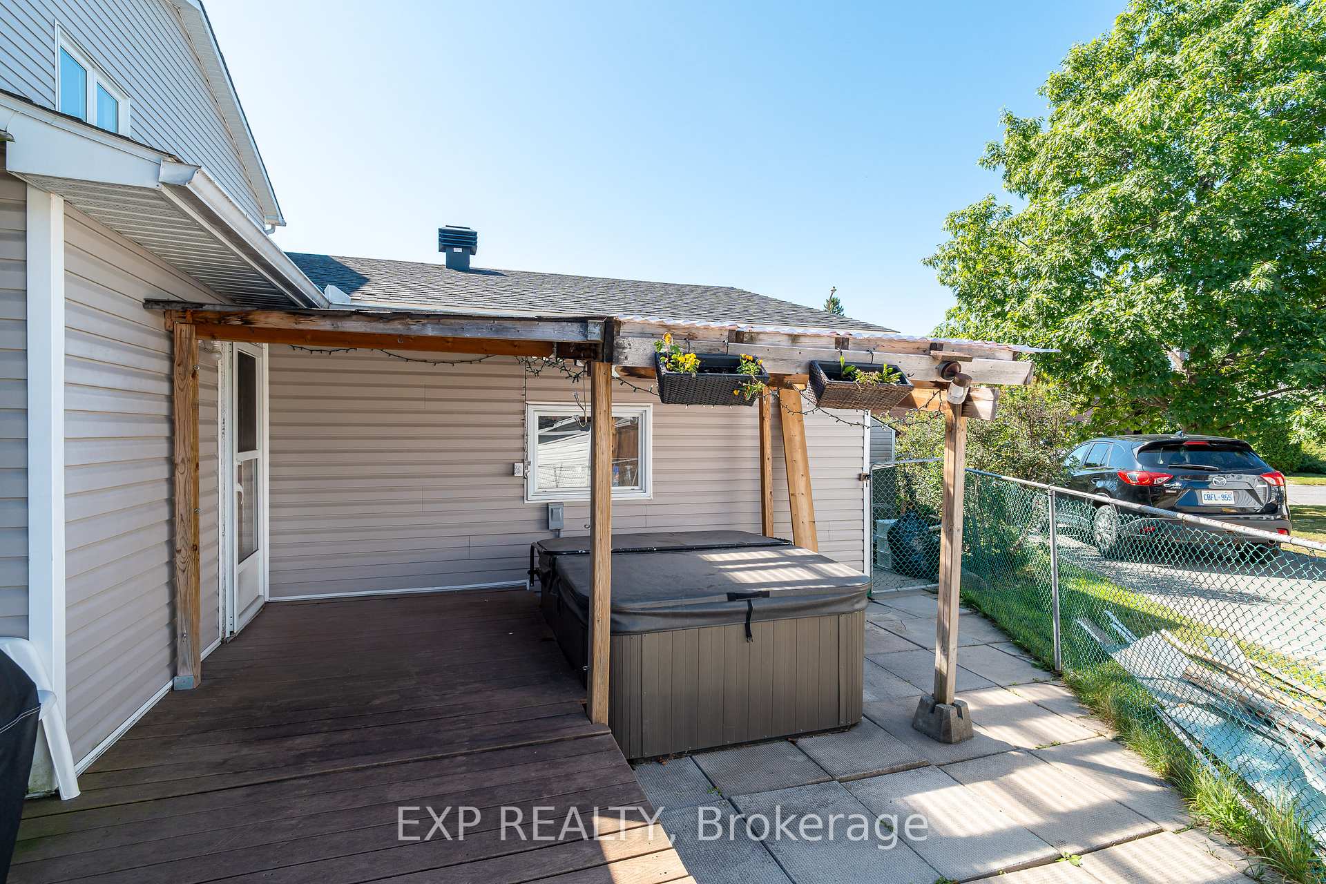 Photo 44 of 36 Keewatin Crescent, Ottawa, Borden Farm/Stewart Farm/Carleton Heights/Parkwood Hills — HOMEH