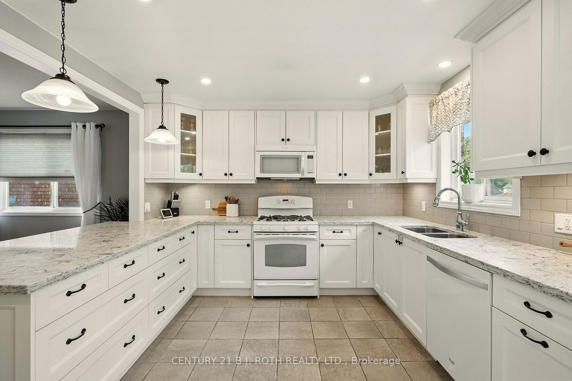 Photo 10 of 188 Mapleton Avenue, Barrie, Holly — HOMEH