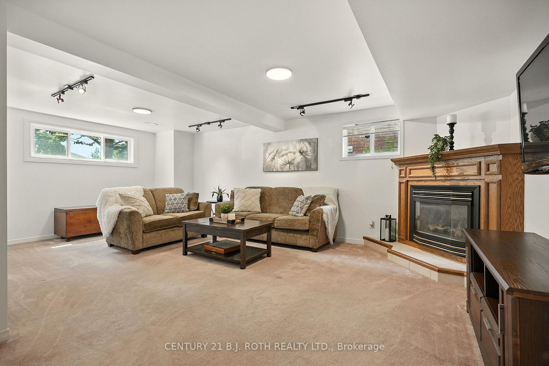 Photo 23 of 188 Mapleton Avenue, Barrie, Holly — HOMEH
