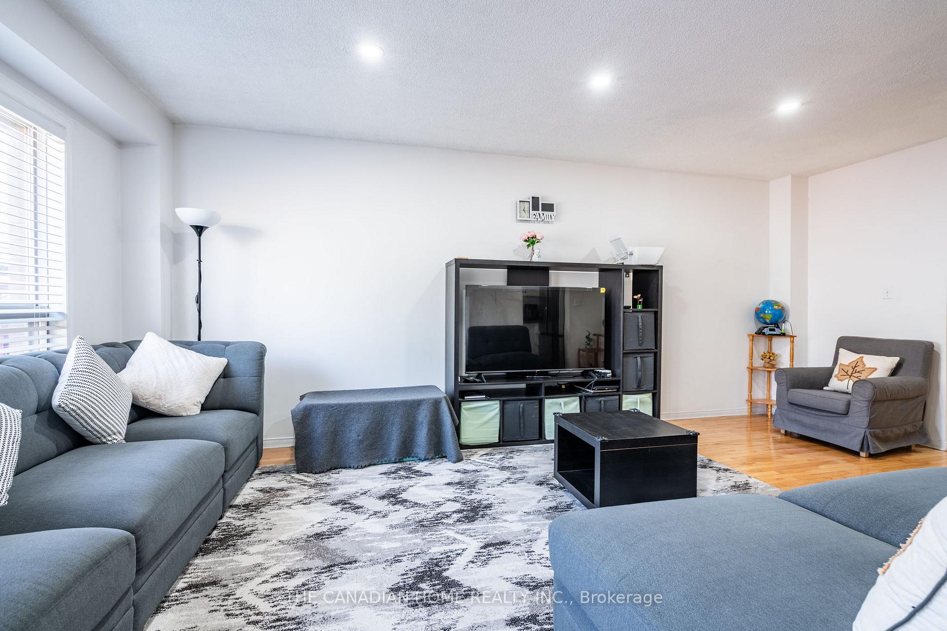 Photo 13 of Unit 10, 1000 Upper Paradise Road, Hamilton, Gurnett — HOMEH