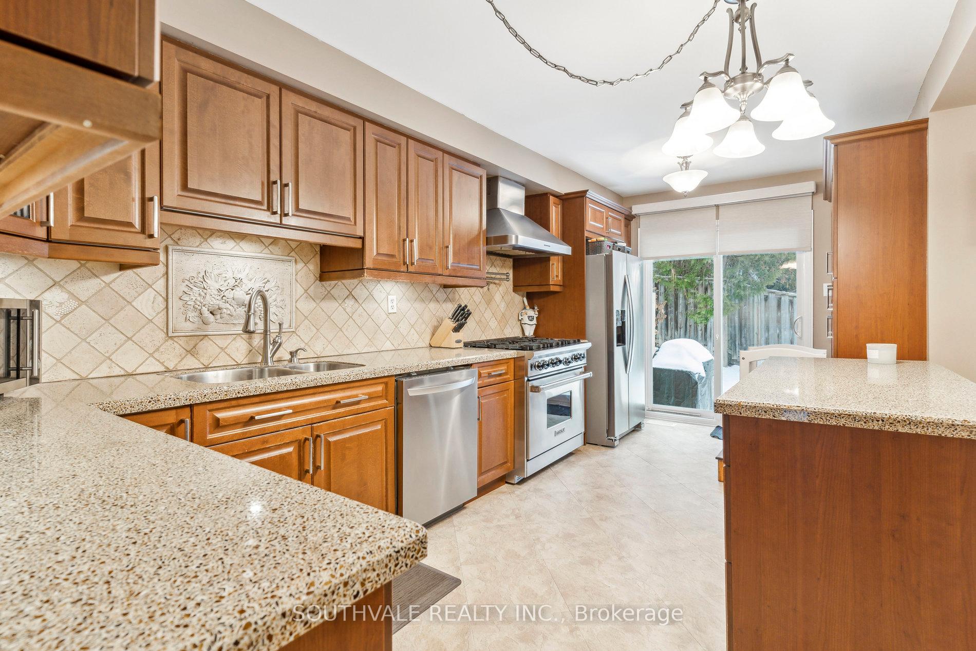 Photo 7 of Unit 34, 1610 Crawforth Street, Whitby, Blue Grass Meadows — HOMEH