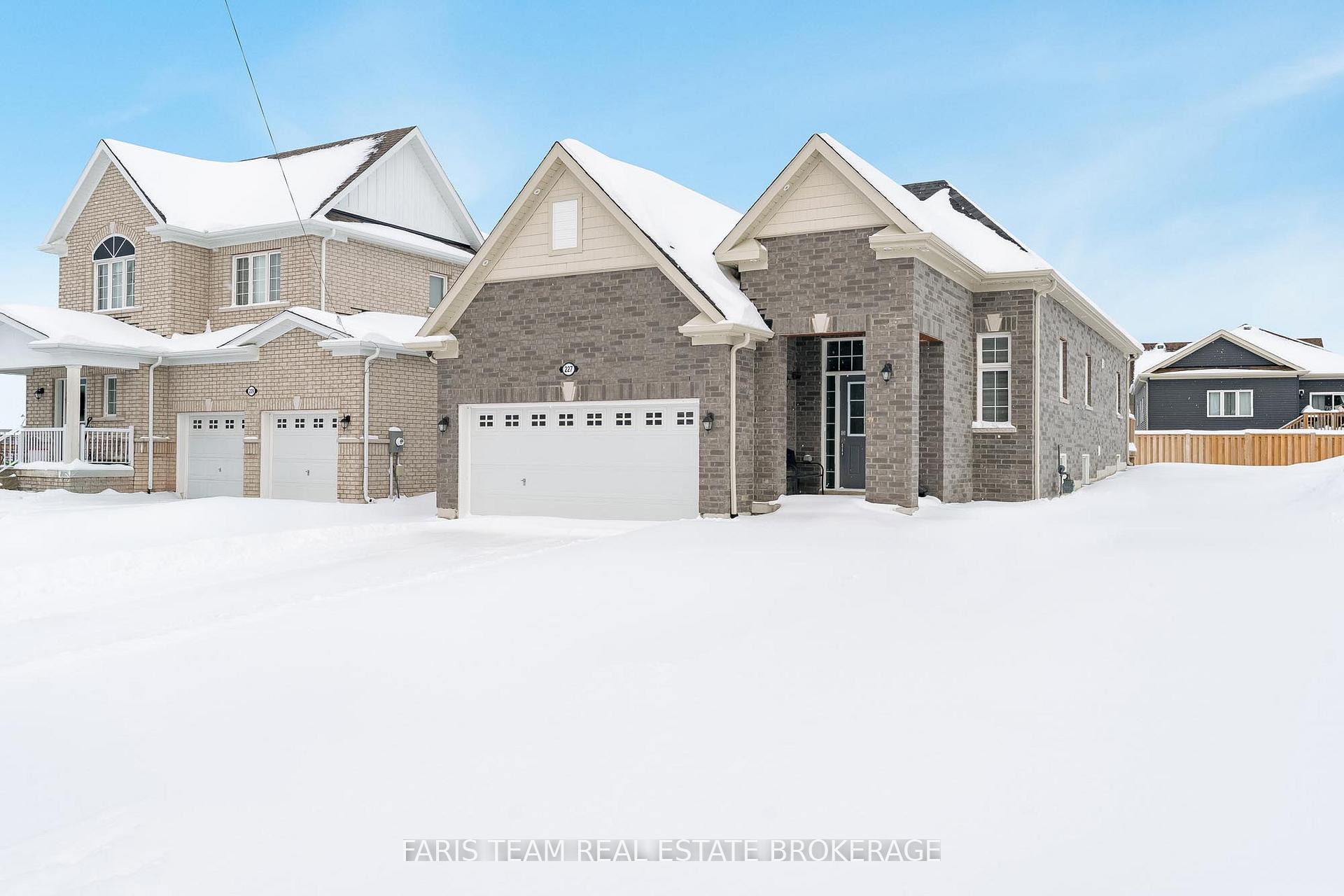 Front of 227 Mowat Street N