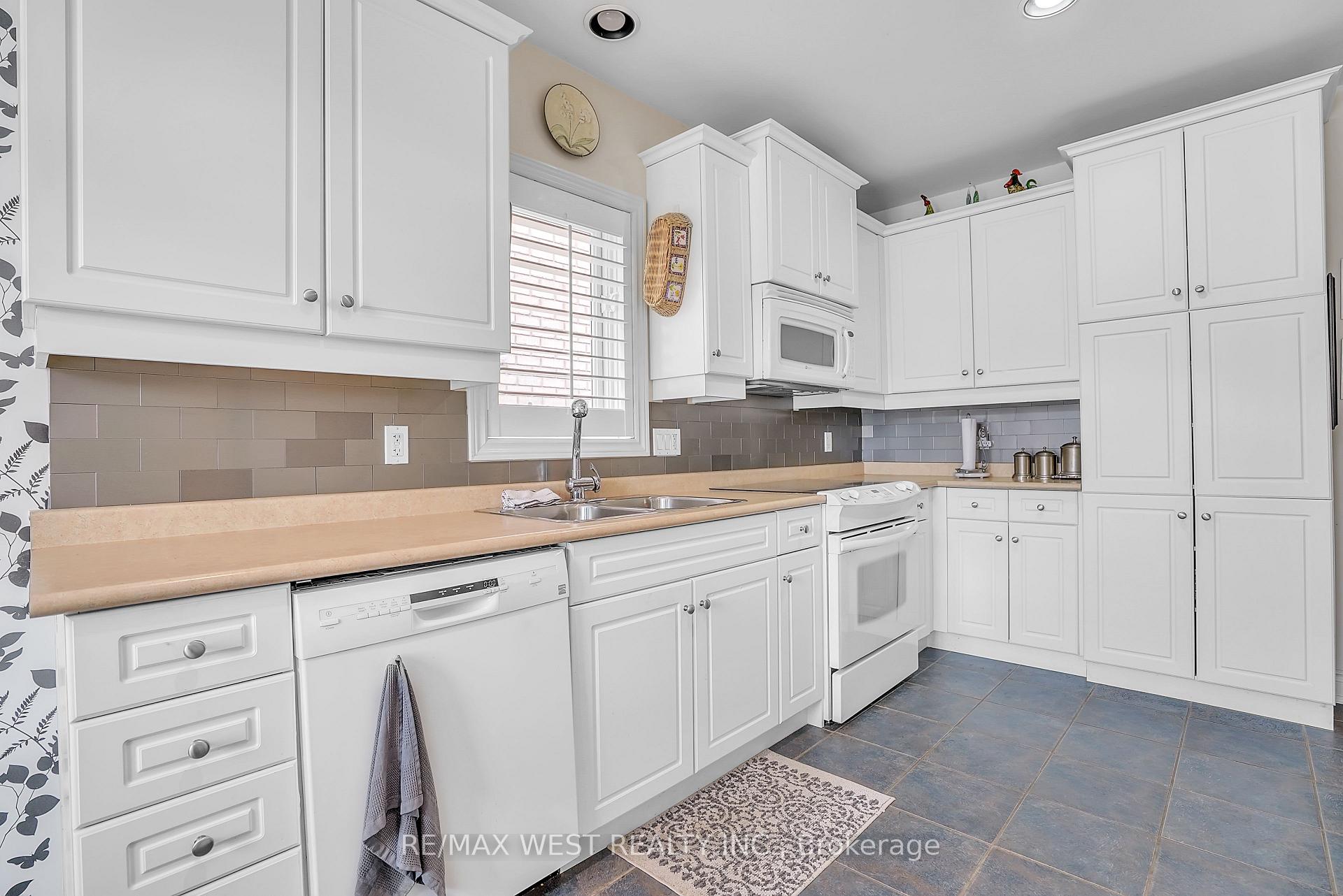 Photo 5 of Unit 31, 113 Sunset Boulevard, New Tecumseth, Rural New Tecumseth — HOMEH