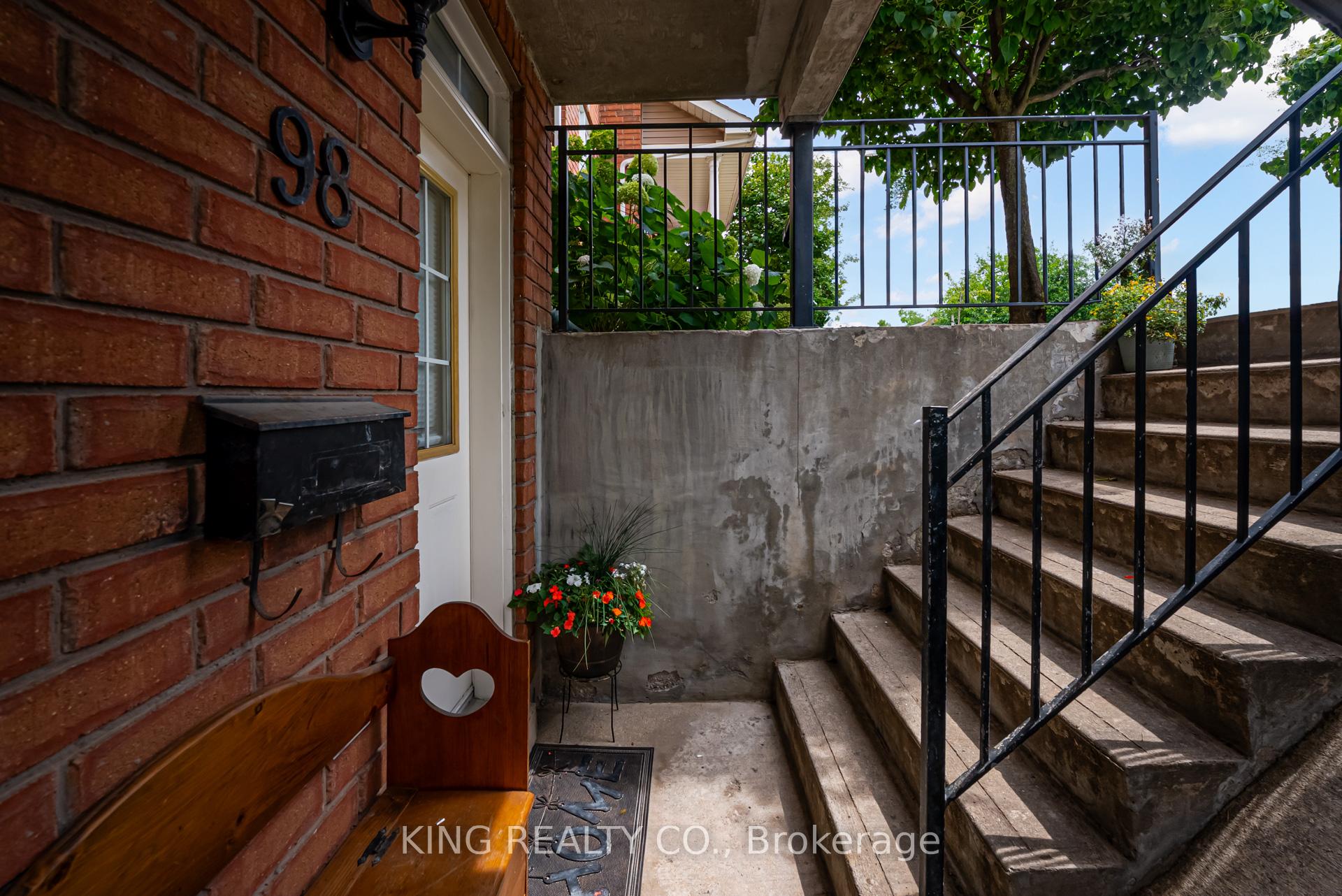 Photo 5 of 98 Connolly Street, Toronto, Weston-Pellam Park — HOMEH