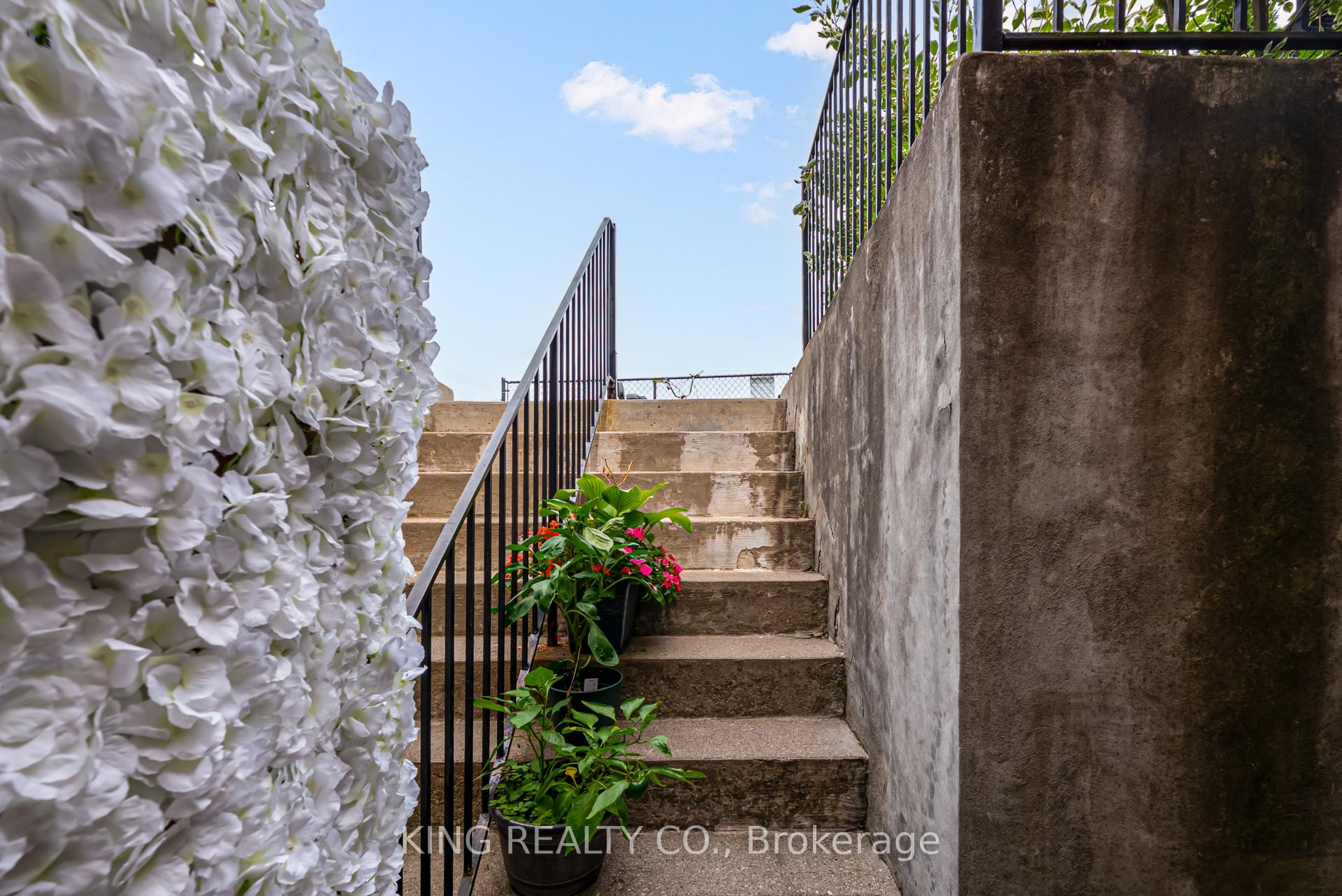 Photo 32 of 98 Connolly Street, Toronto, Weston-Pellam Park — HOMEH