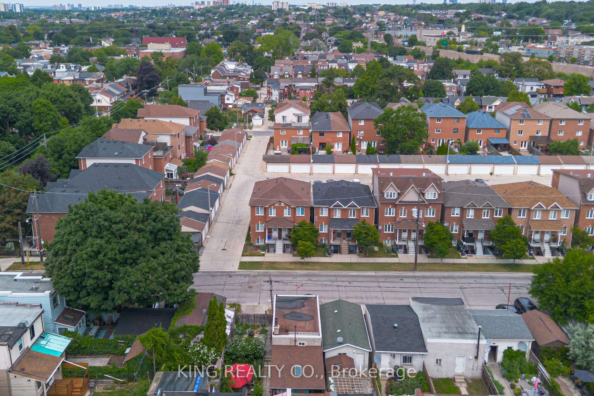 Photo 38 of 98 Connolly Street, Toronto, Weston-Pellam Park — HOMEH