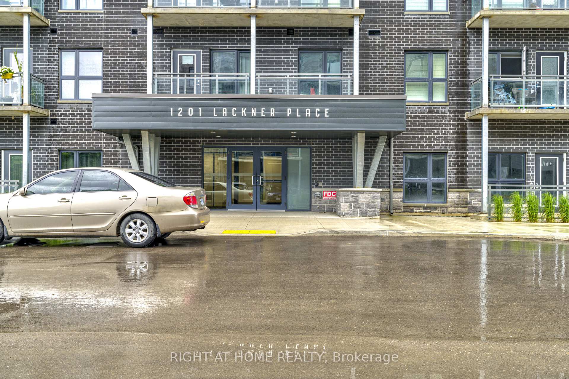 Photo 11 of Unit 304, 1201 Lackner Place, Kitchener — HOMEH