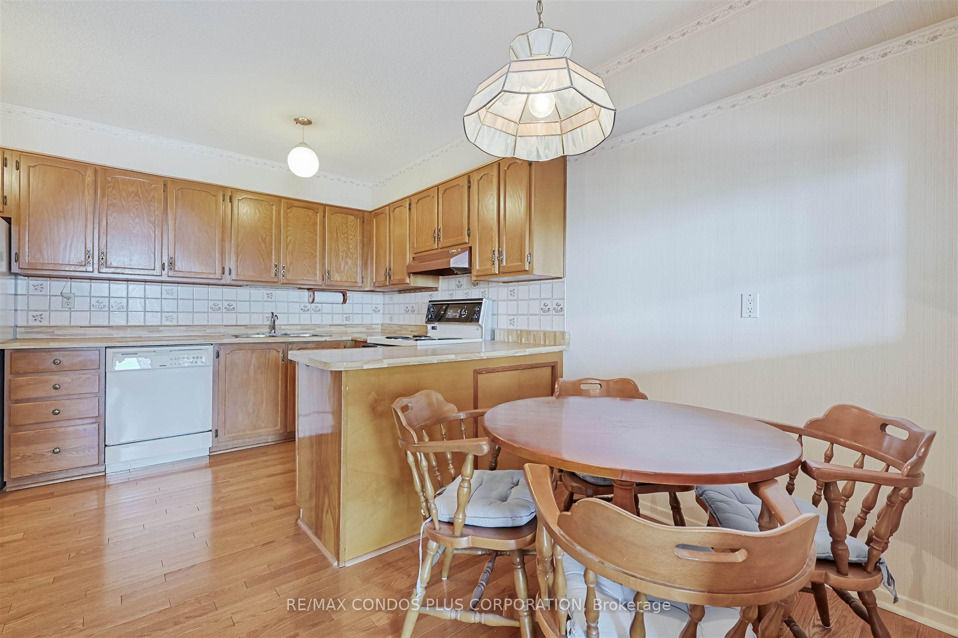 Photo 8 of Unit #1106, 8111 Yonge Street, Markham, Royal Orchard — HOMEH