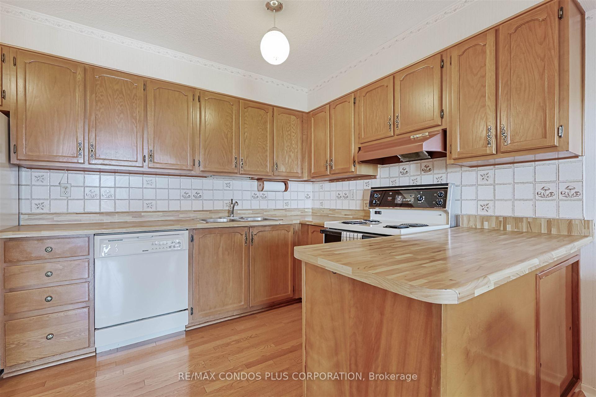 Photo 9 of Unit #1106, 8111 Yonge Street, Markham, Royal Orchard — HOMEH