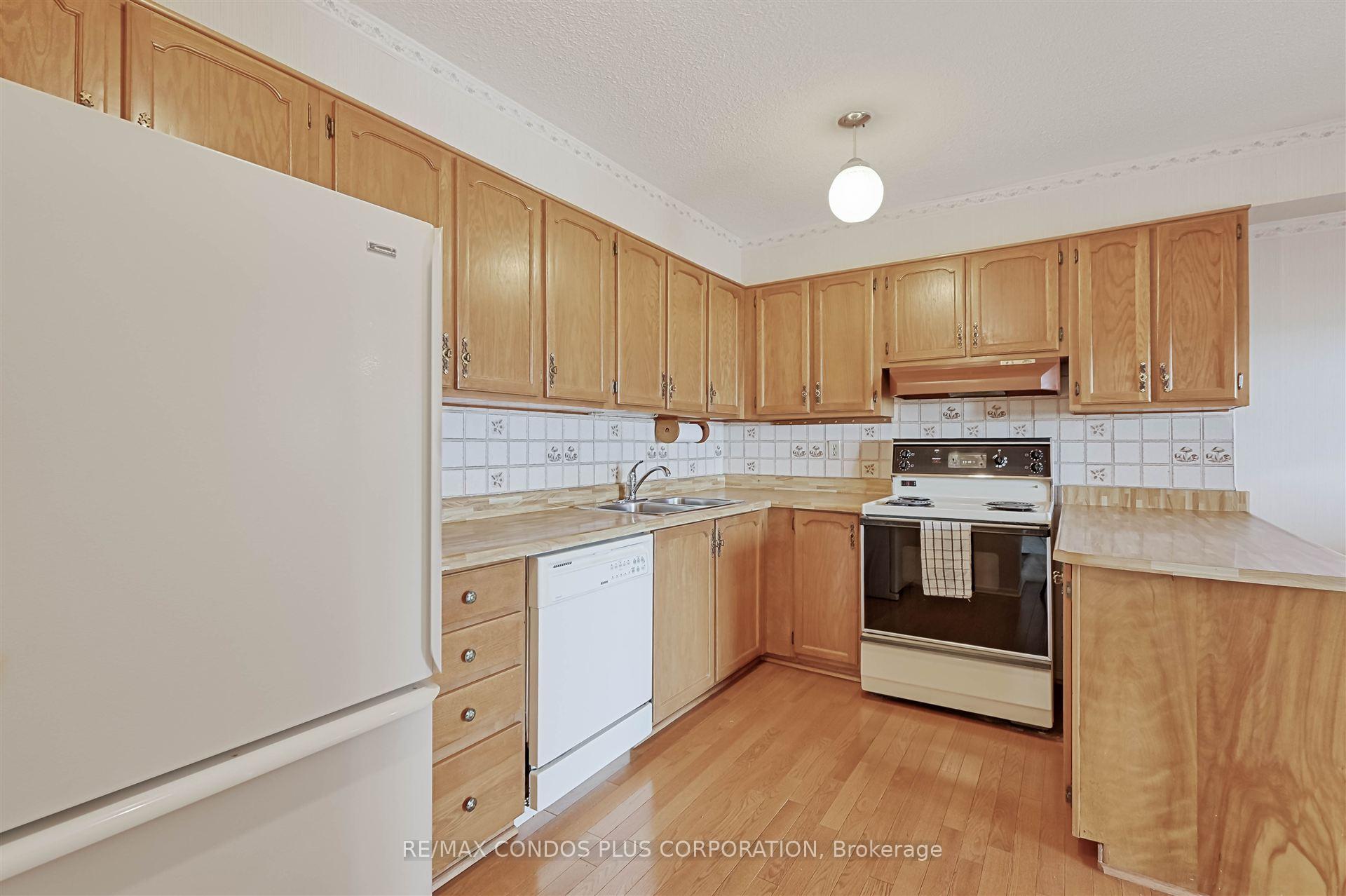Photo 10 of Unit #1106, 8111 Yonge Street, Markham, Royal Orchard — HOMEH
