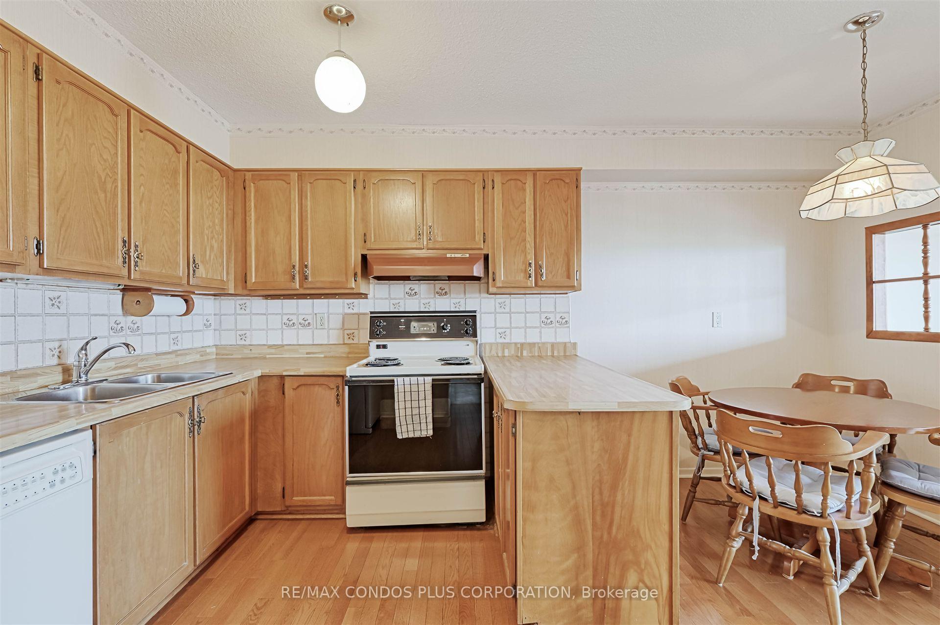 Photo 11 of Unit #1106, 8111 Yonge Street, Markham, Royal Orchard — HOMEH
