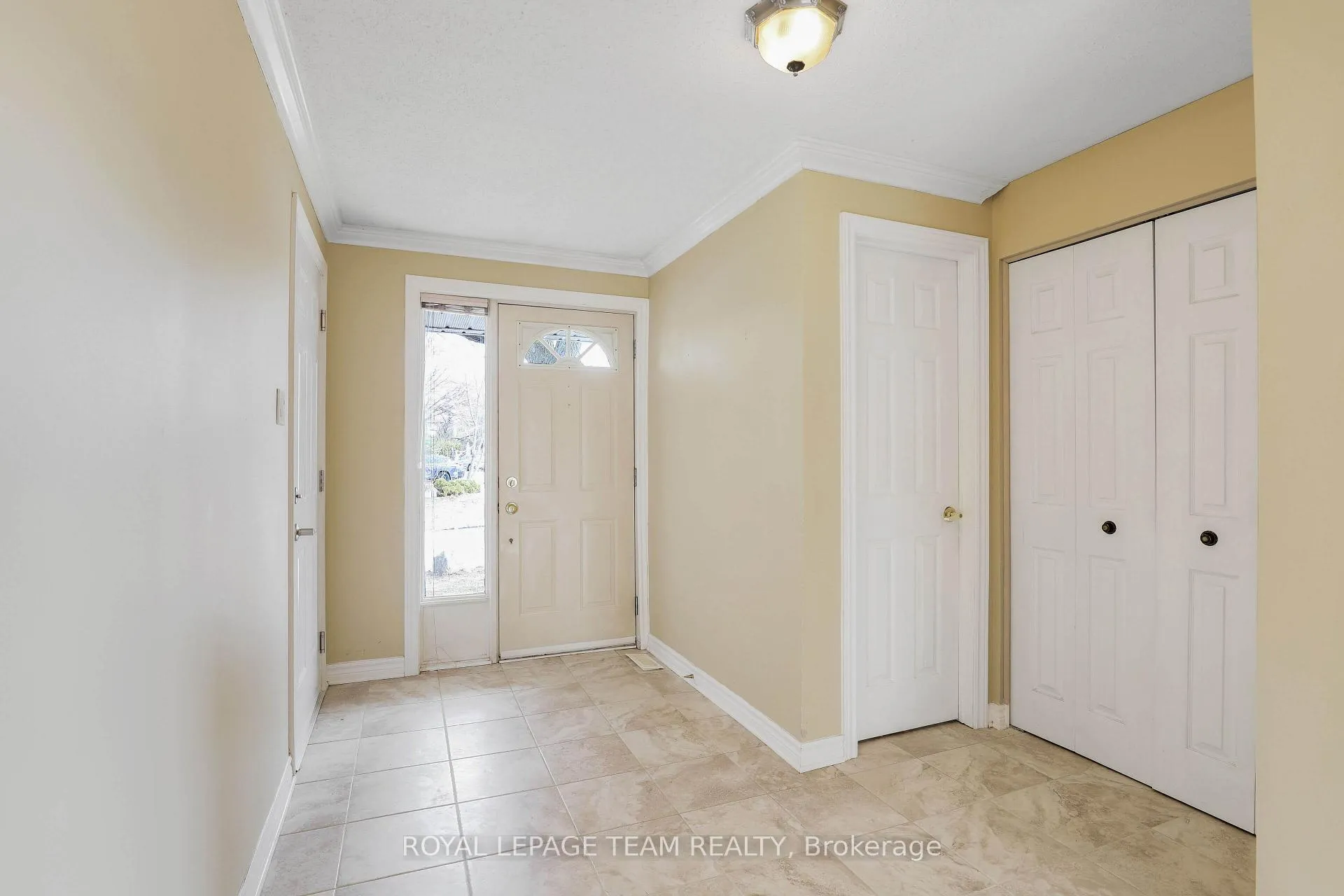 Photo 2 of 1136 Des Bouleaux Place, Ottawa, Convent Glen North — HOMEH