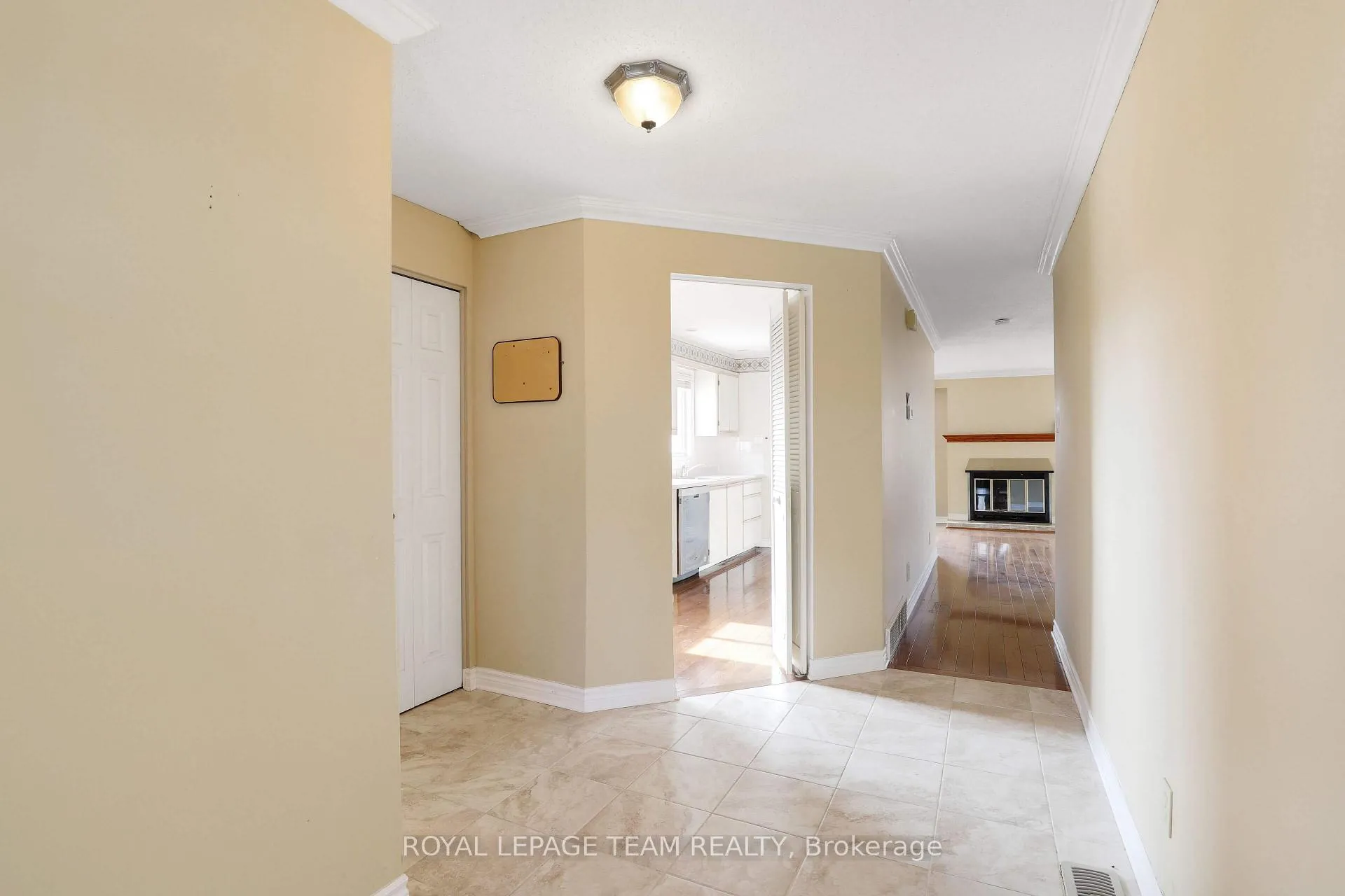 Photo 3 of 1136 Des Bouleaux Place, Ottawa, Convent Glen North — HOMEH