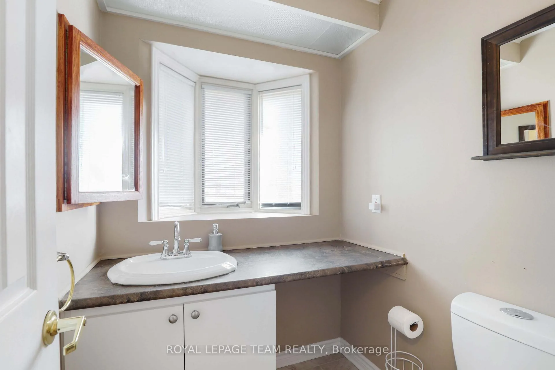 Photo 4 of 1136 Des Bouleaux Place, Ottawa, Convent Glen North — HOMEH
