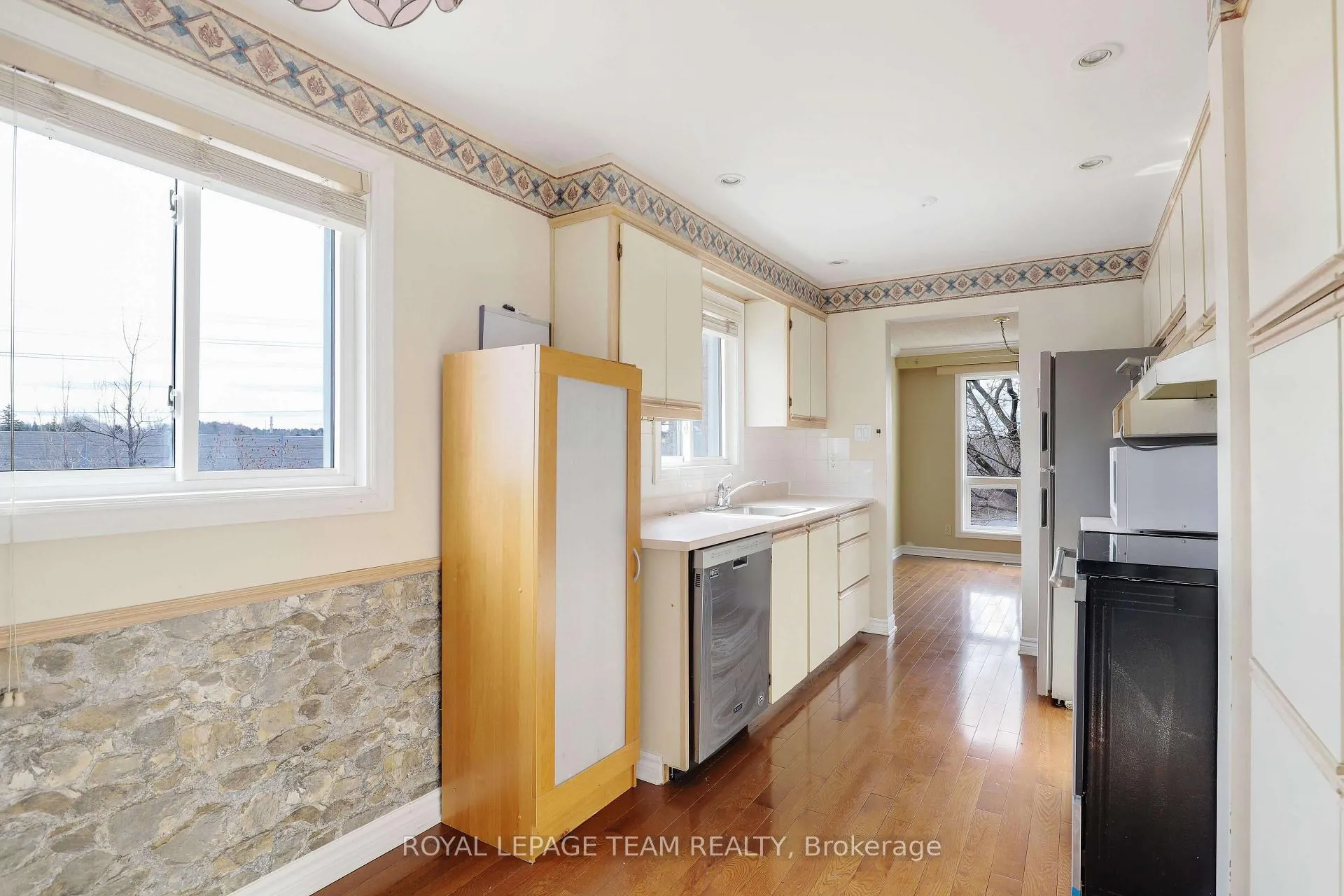 Photo 5 of 1136 Des Bouleaux Place, Ottawa, Convent Glen North — HOMEH