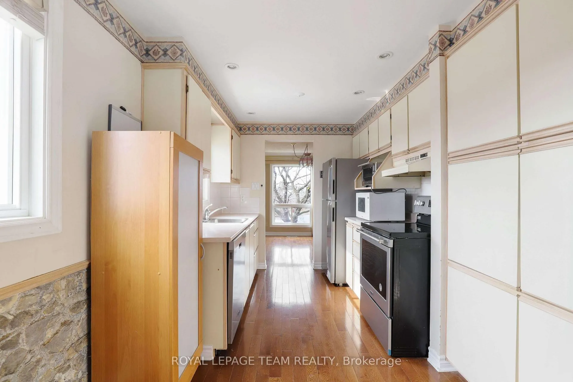 Photo 6 of 1136 Des Bouleaux Place, Ottawa, Convent Glen North — HOMEH