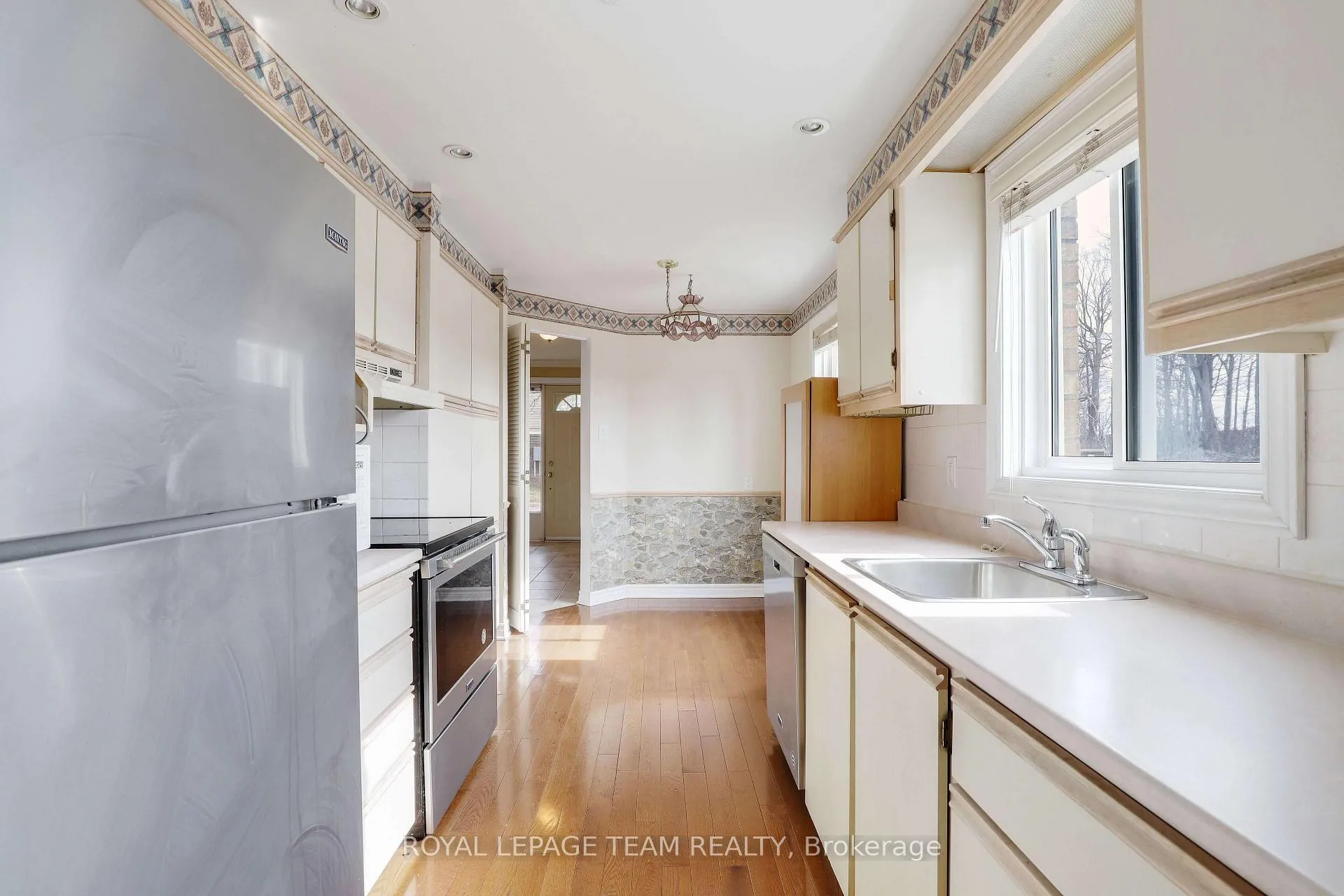 Photo 7 of 1136 Des Bouleaux Place, Ottawa, Convent Glen North — HOMEH